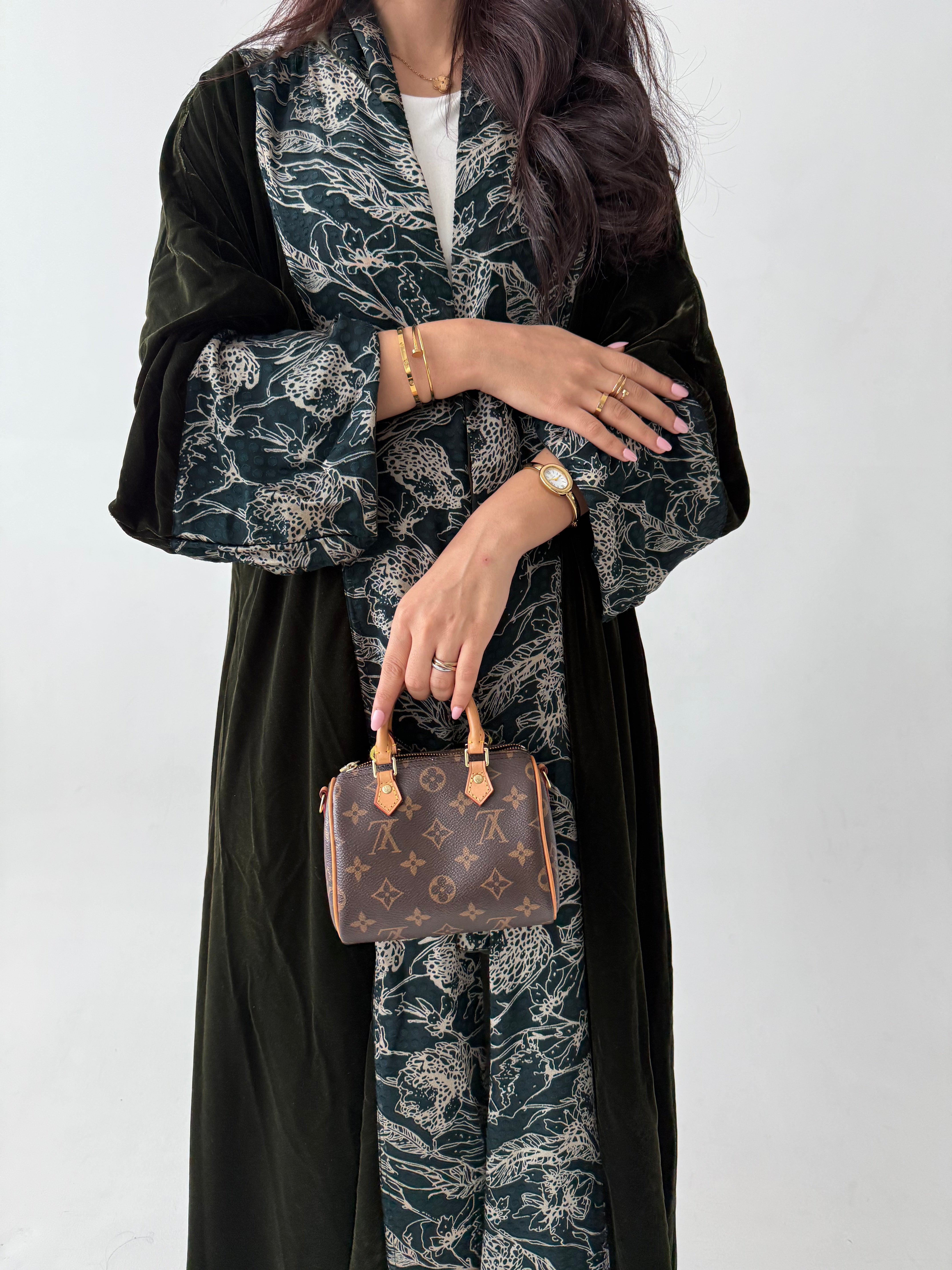 MWT809 - عباية مخمل مع تدخيلة مشجر