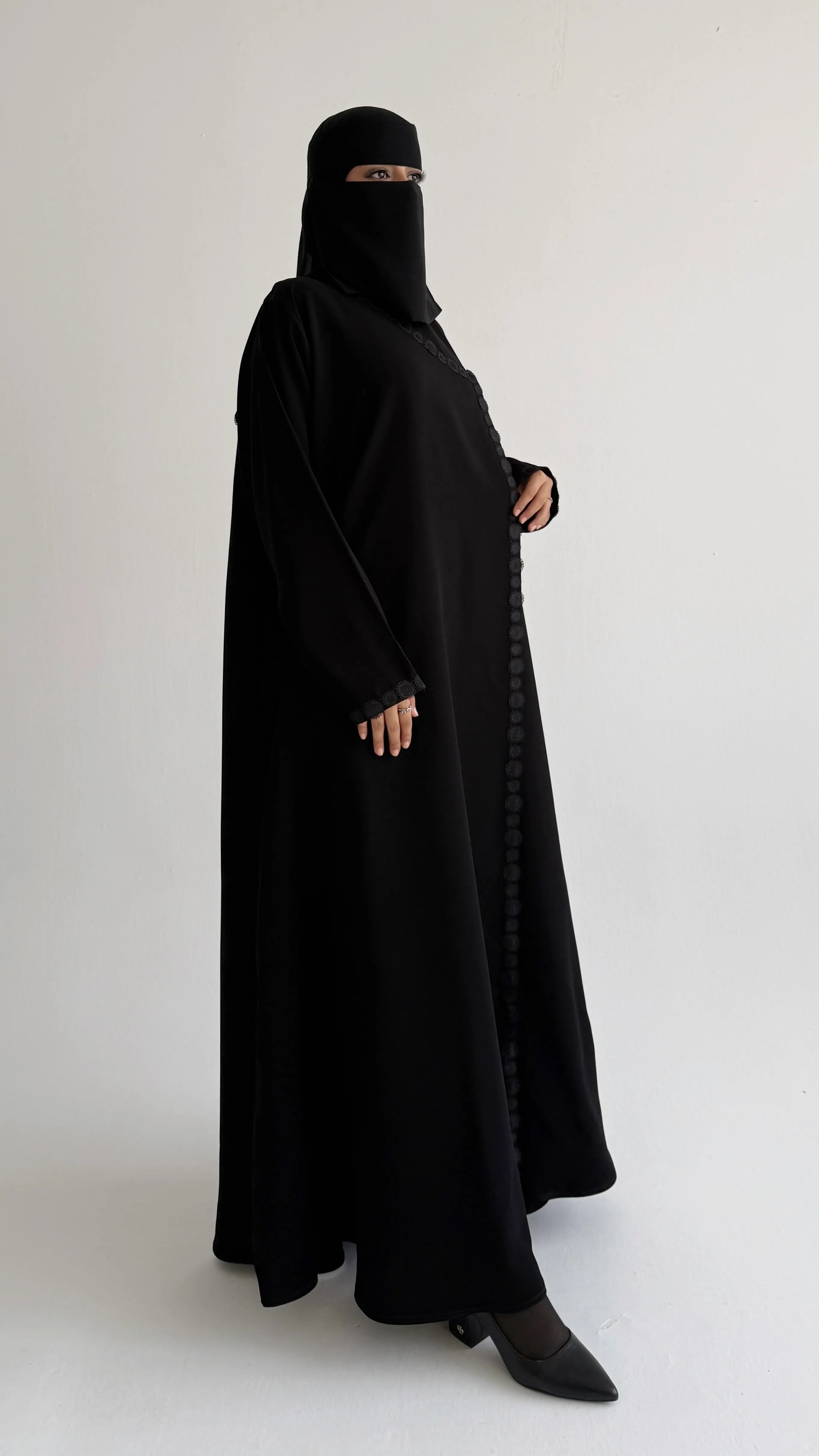 MW421 - عباية سوداء لف