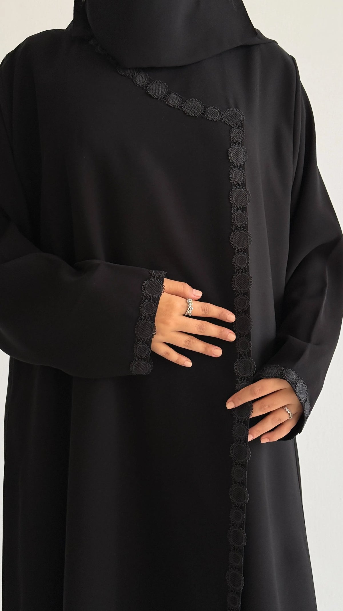 MW421 - عباية سوداء لف