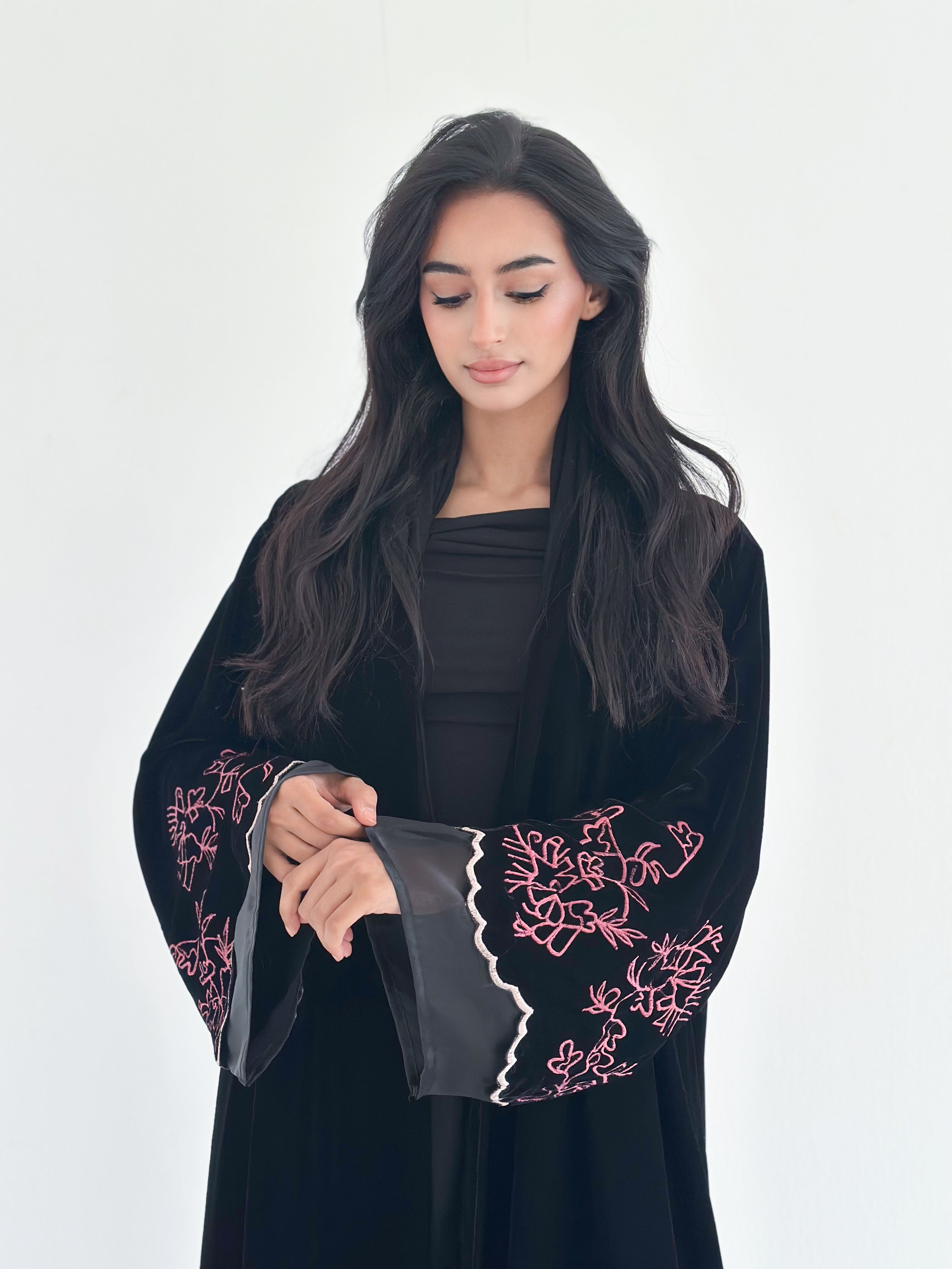 MWT746 - عباية مخمل بأكمام مطرزة - Aya