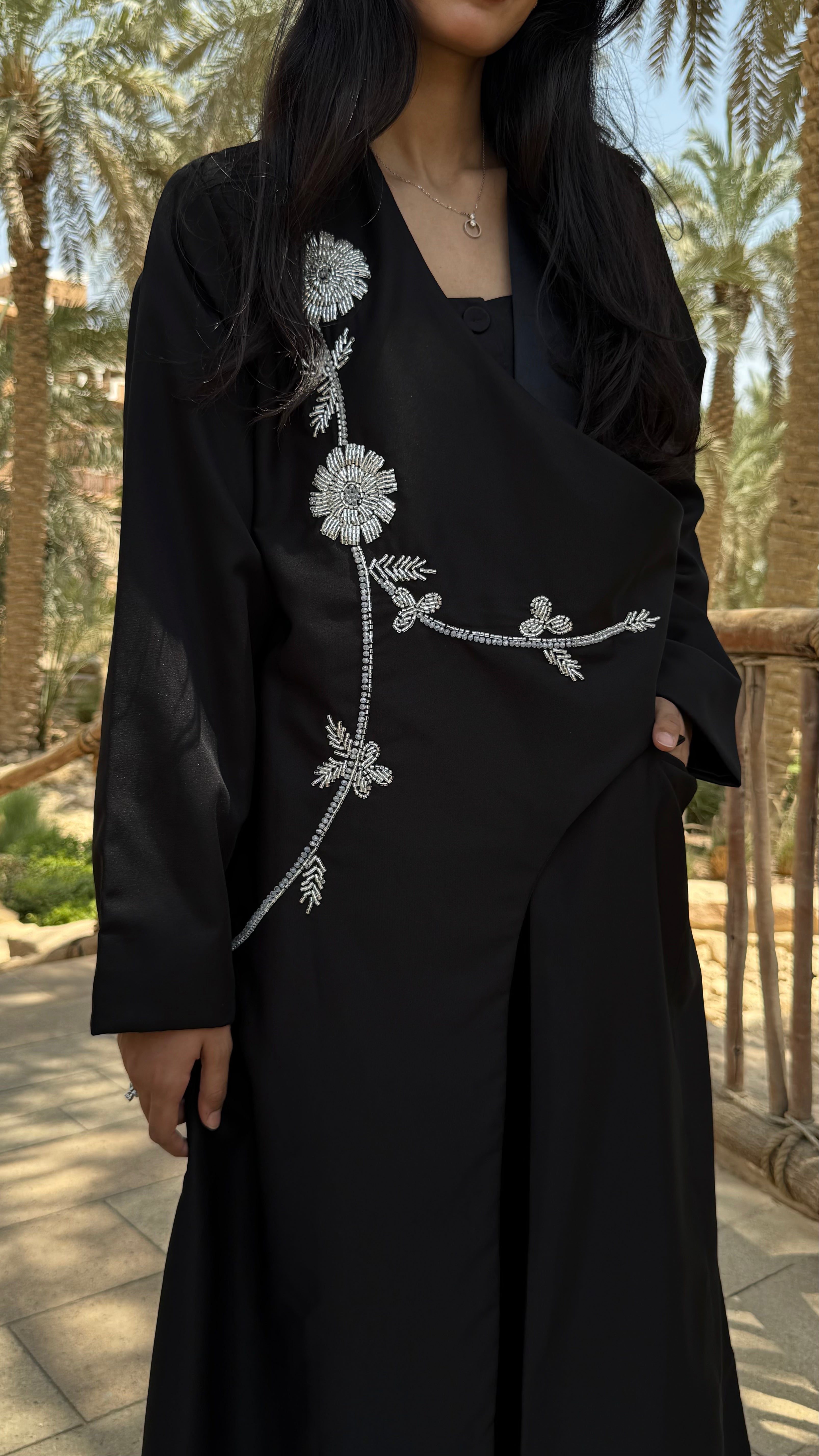 MW1667 - عباية بليزر بشك وطريقة الاغلاق مختلفة - Aya