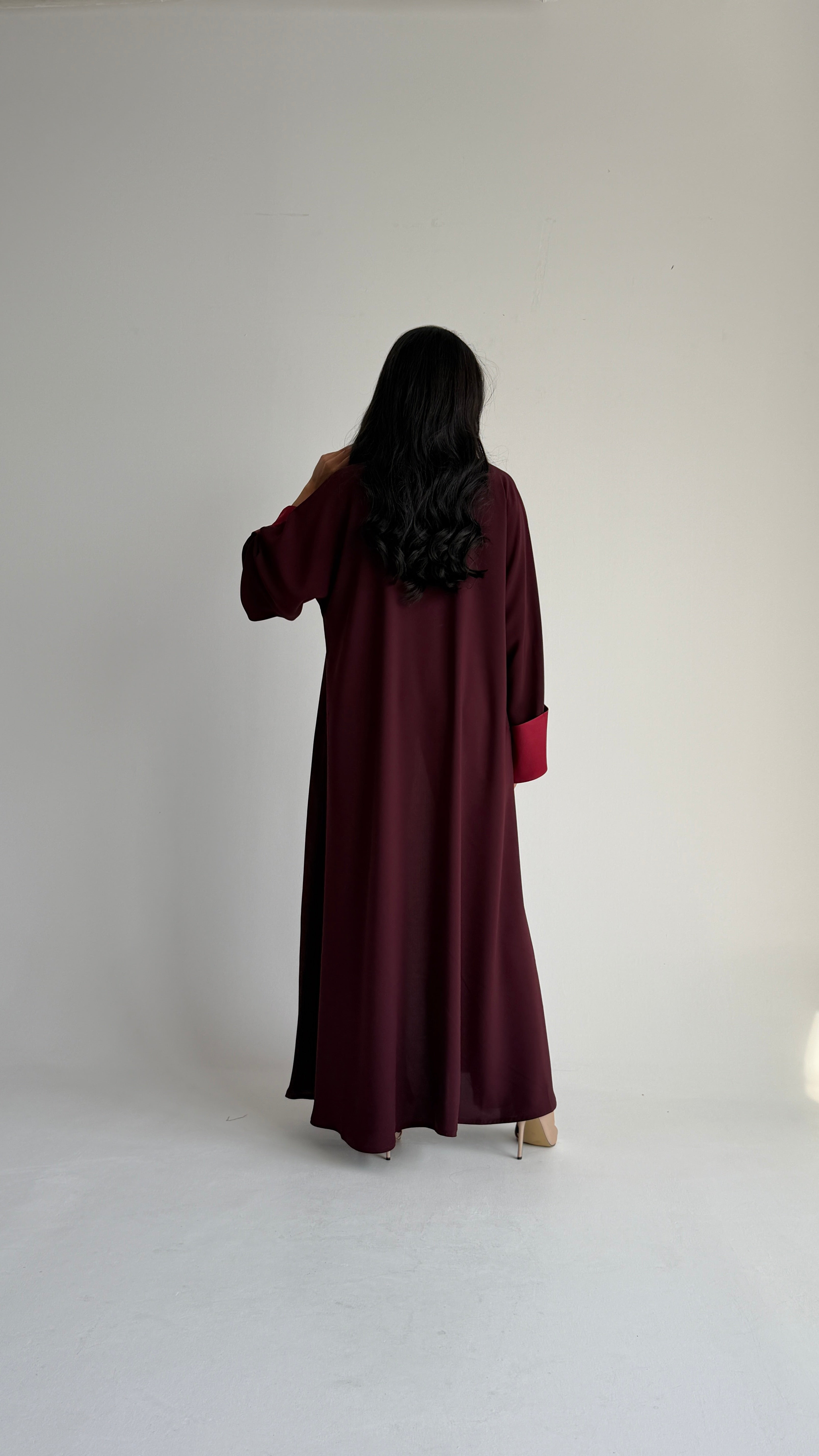 MWT1100 - عباية عنابي  بتدخيله ساتان بالاكمام - Aya