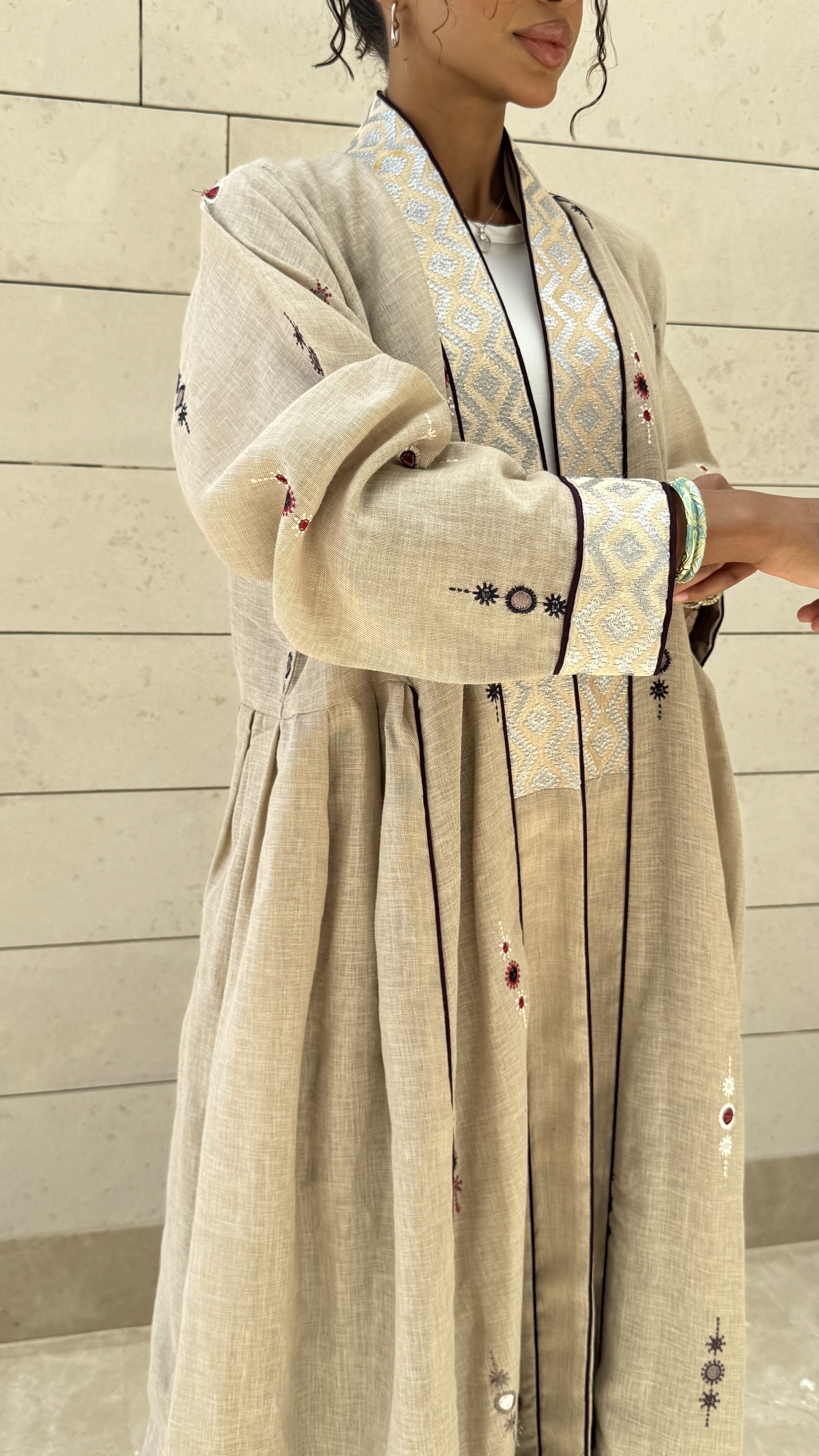 MW645 - Light Crepe Standing with Jacquard Half-Cloche