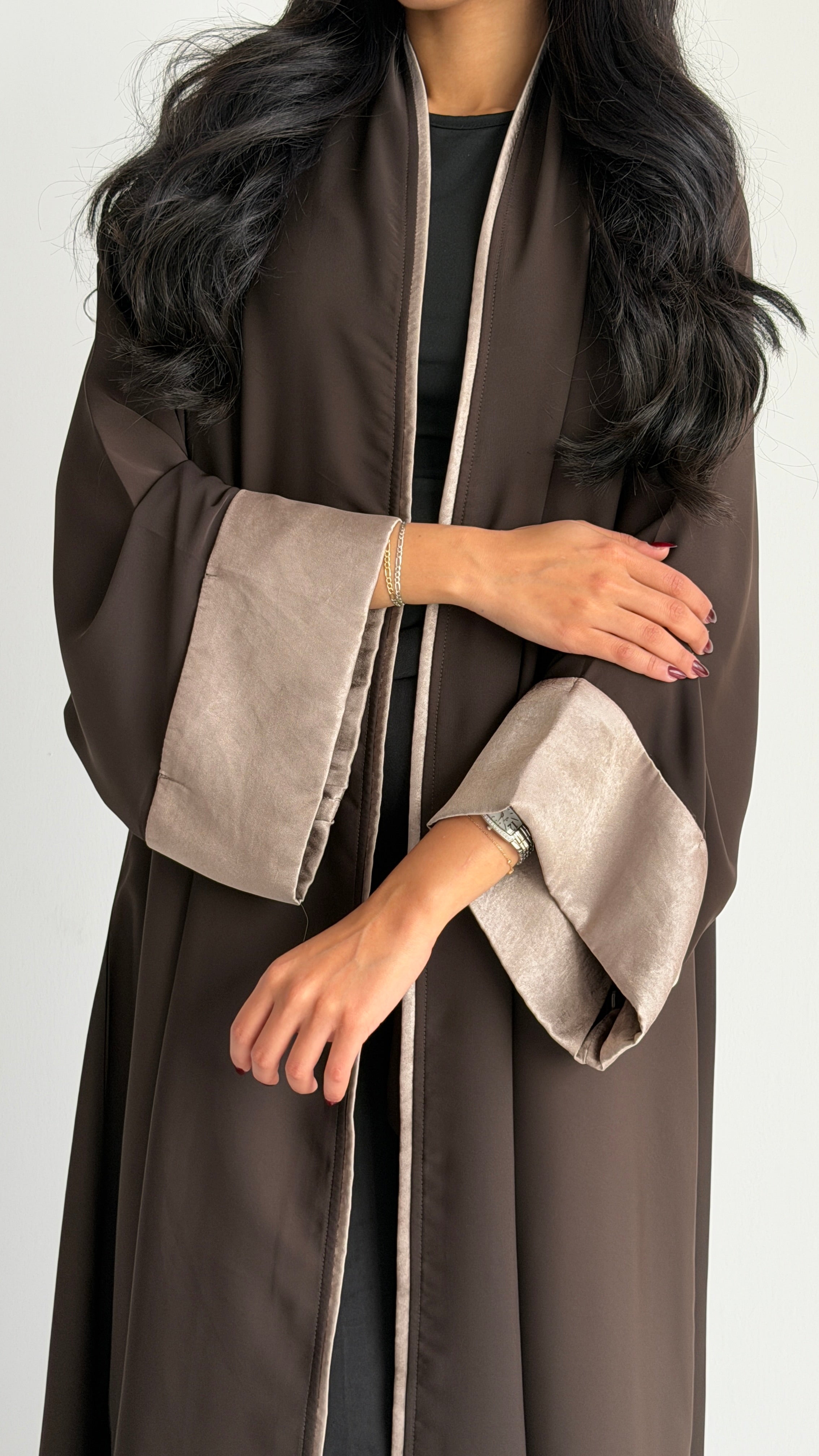 MWT1101 - عباية بني بتدخيله ساتان بالاكمام - Aya