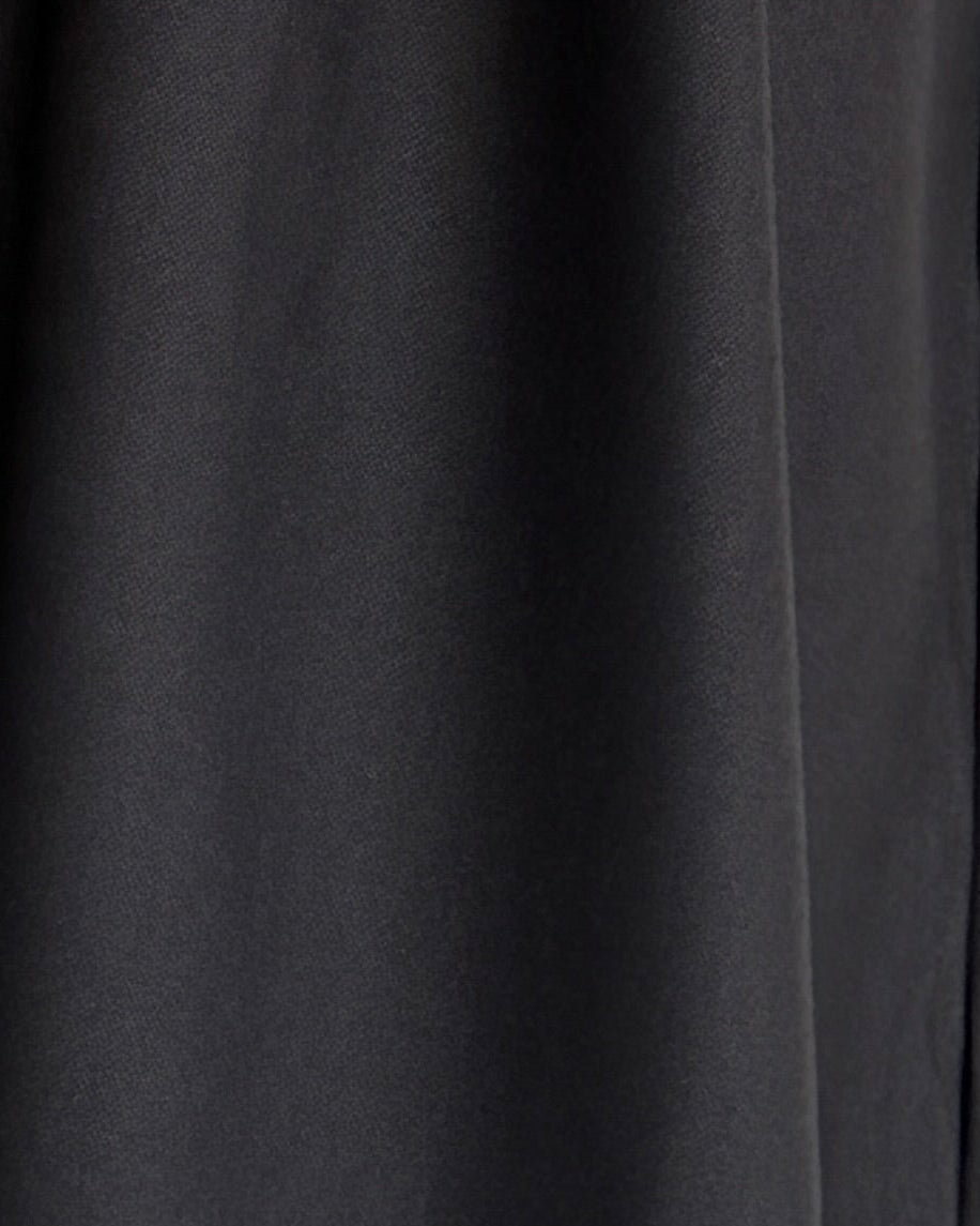 MW1808 - عباية كريب اسود مع تدخيلة كلفة مطرزة - Aya