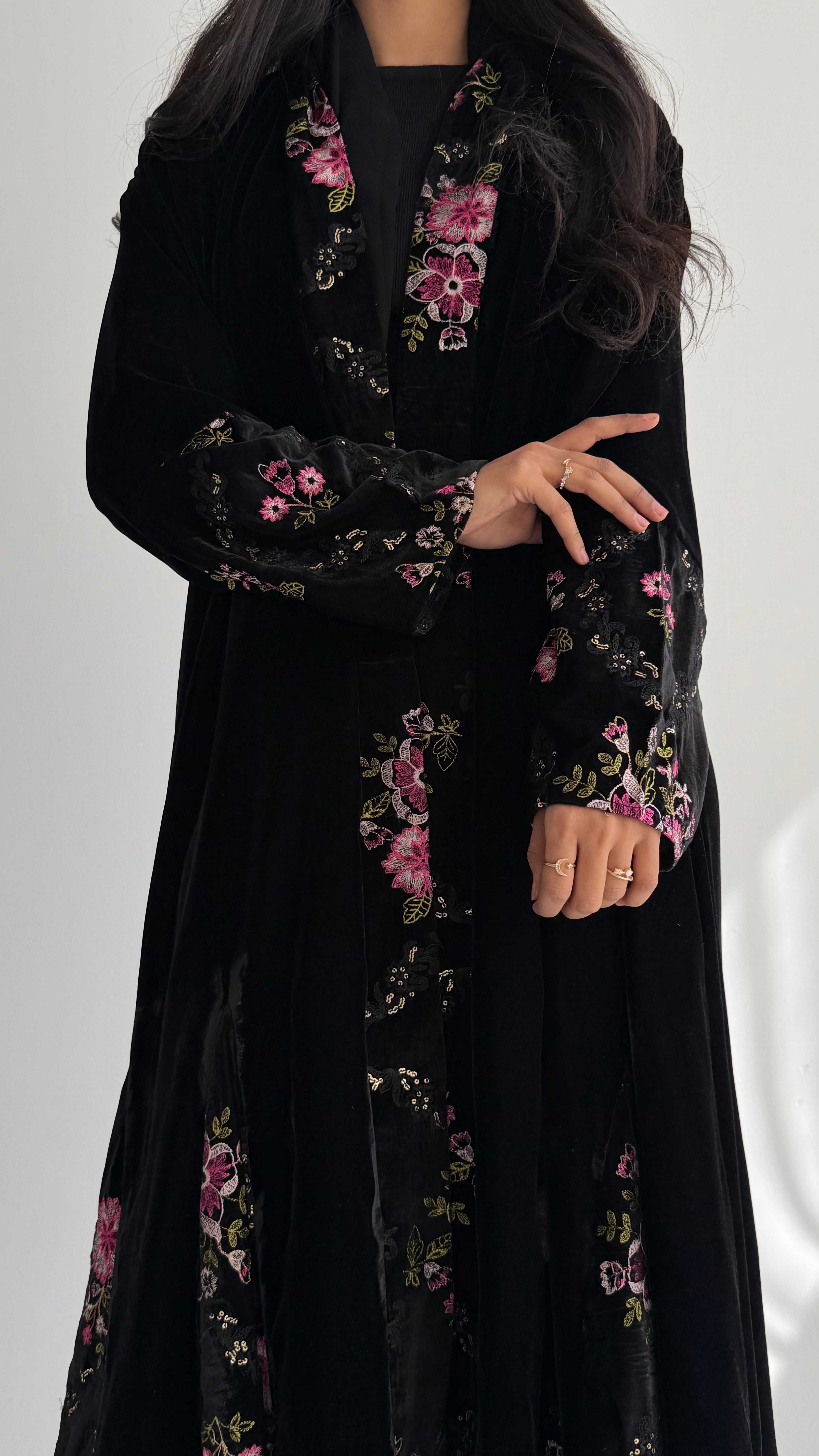 MWT817 - عباية مخمل بتدخيلة زهور |Floral Velvet Abaya - Aya