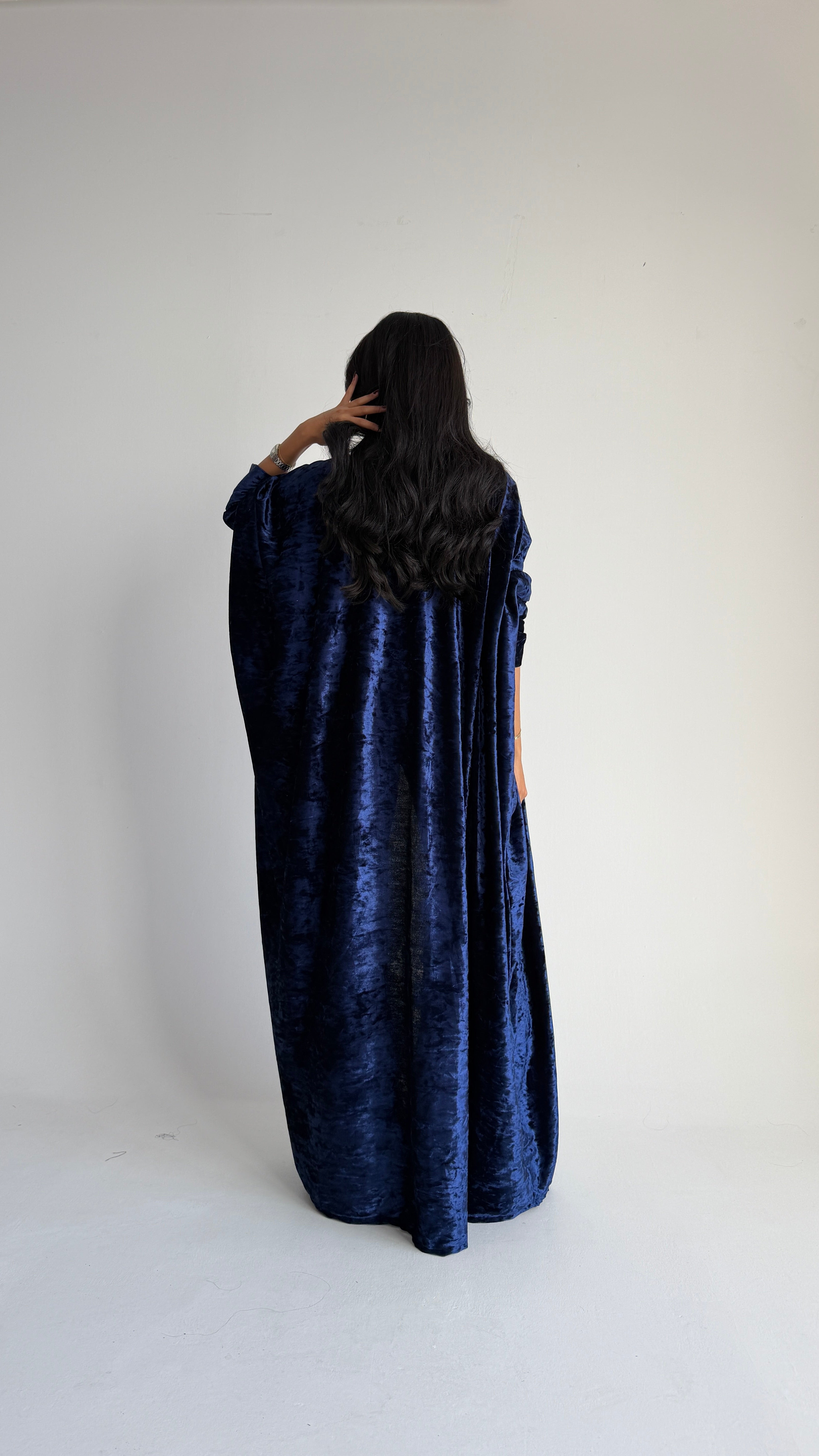 MW1828 - عباية مخمل - Aya