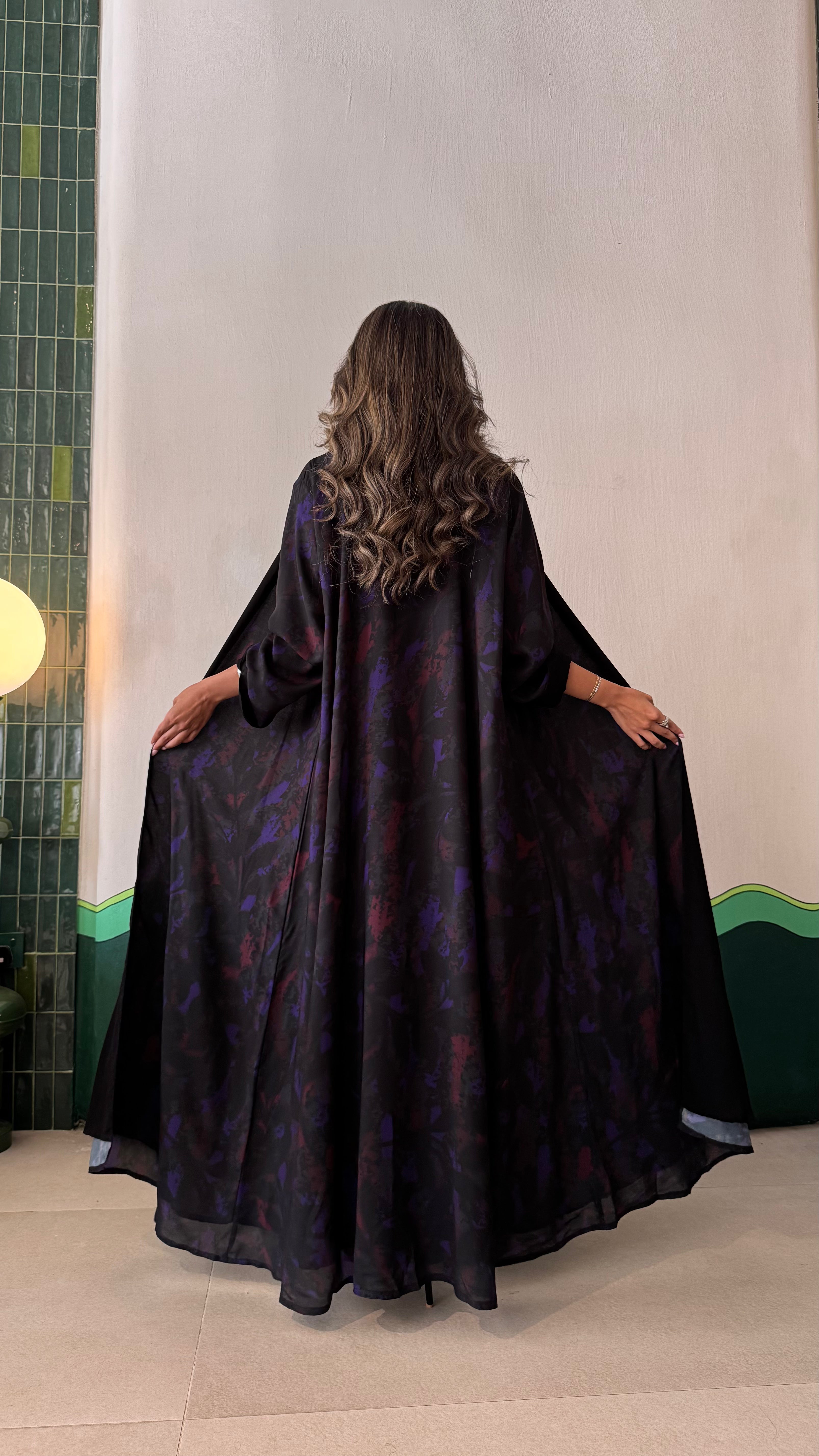 MWT448  -عباية طباعة اسود مع دمج بنفسجي واحمر - Aya