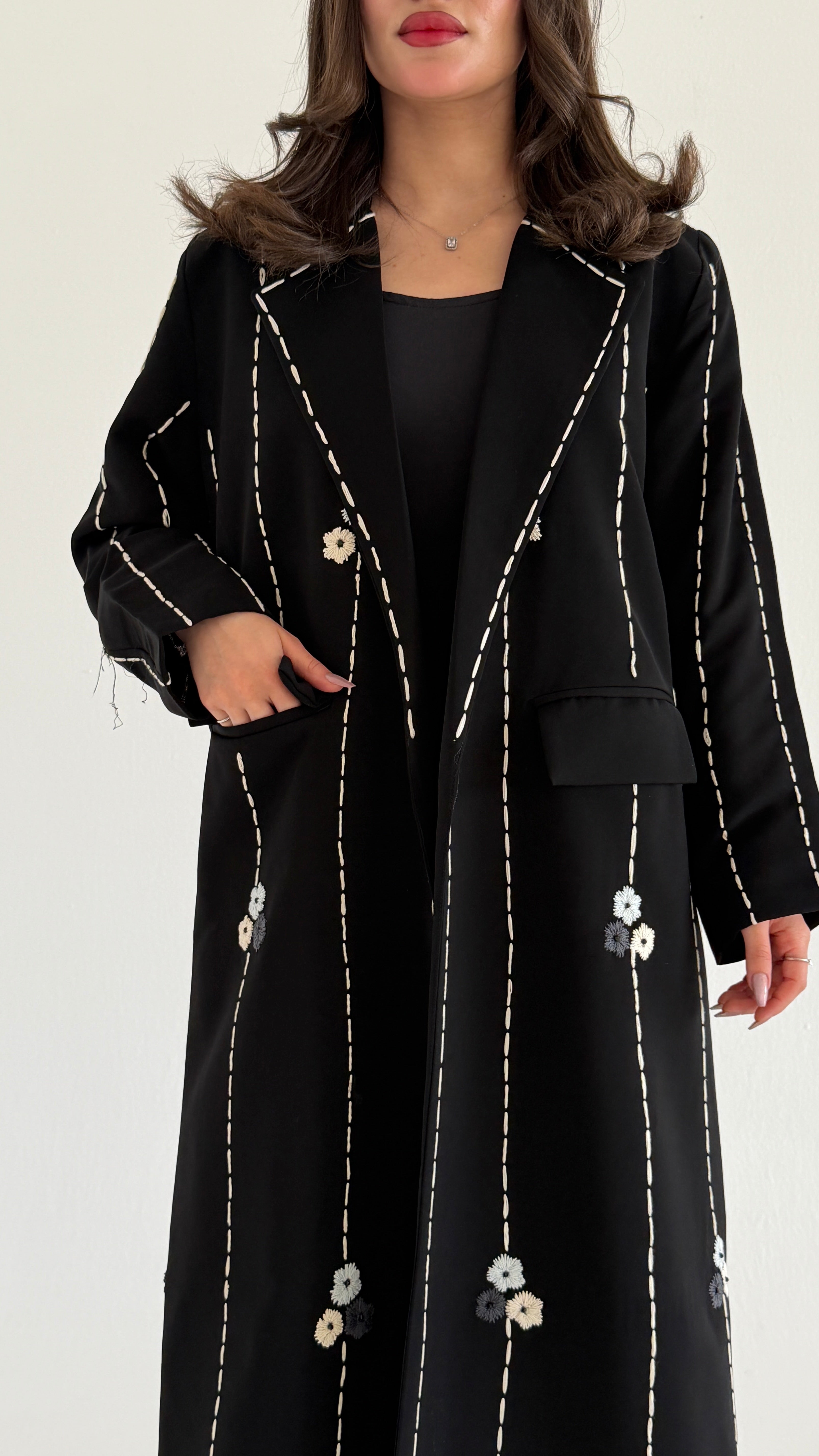 MW2098 - عبايه كريب مع اضافة تطريز انيقة - Aya