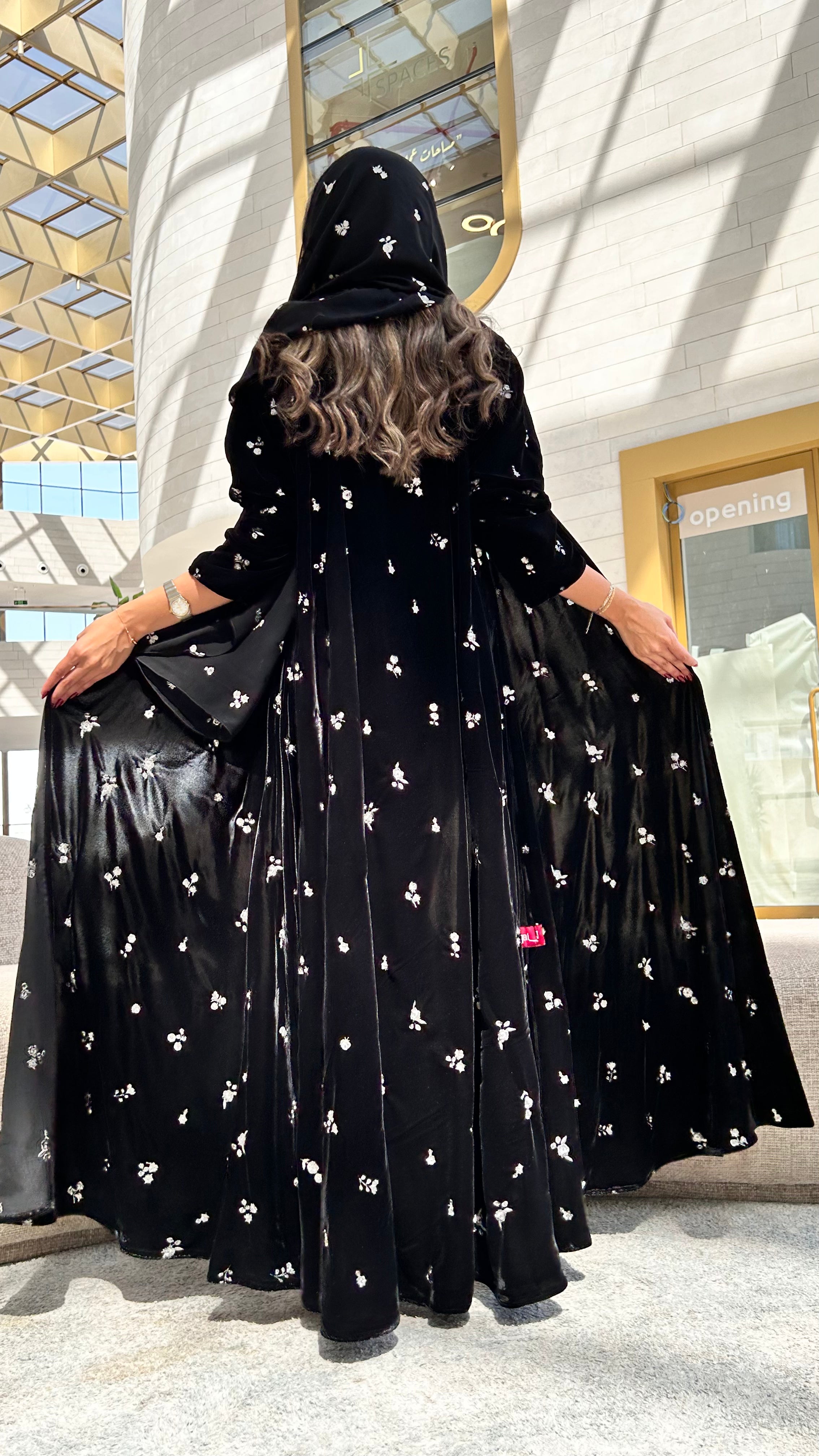 MWT642 - عبايه مخمل تطريز وردات - Aya