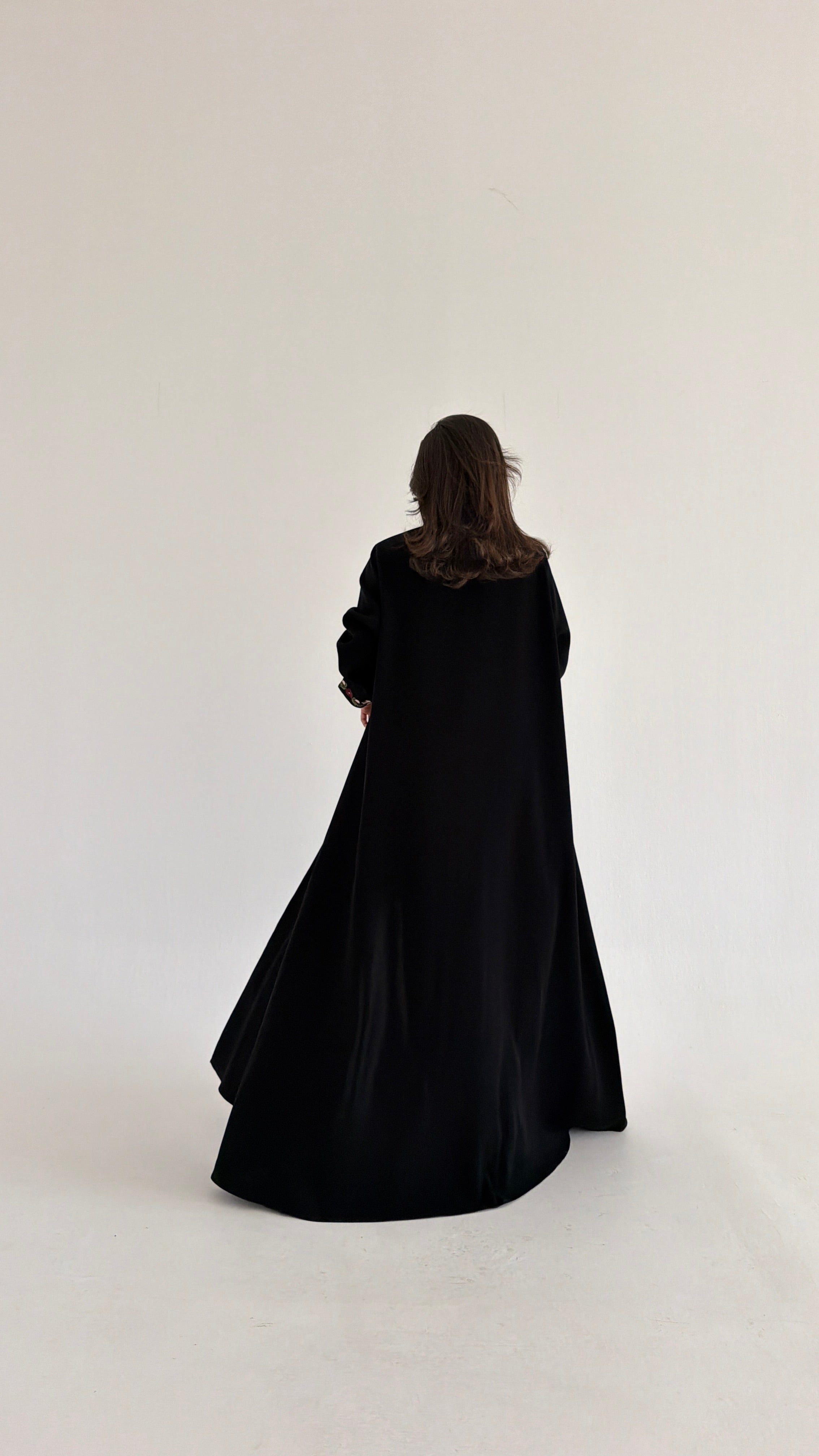 MW2099 - عبايه كريب مع اضافة تطريز انيقة - Aya