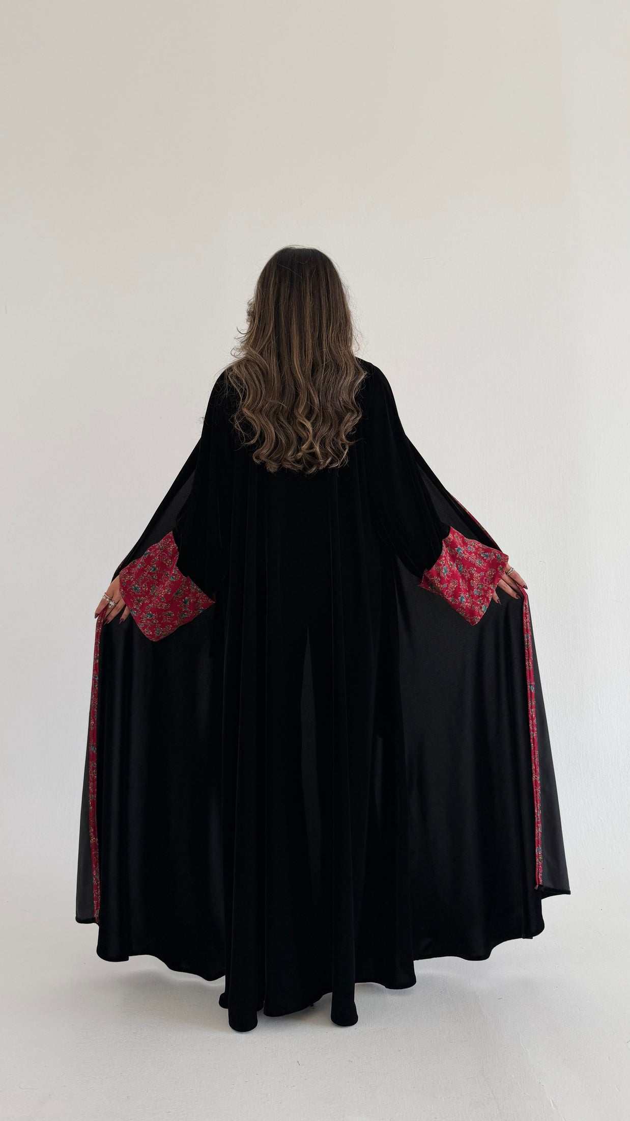 MWT705 - عباية مخمل مع تدخيلة كشميري أحمر  | Velvet abaya with Red Kashmiri - Aya