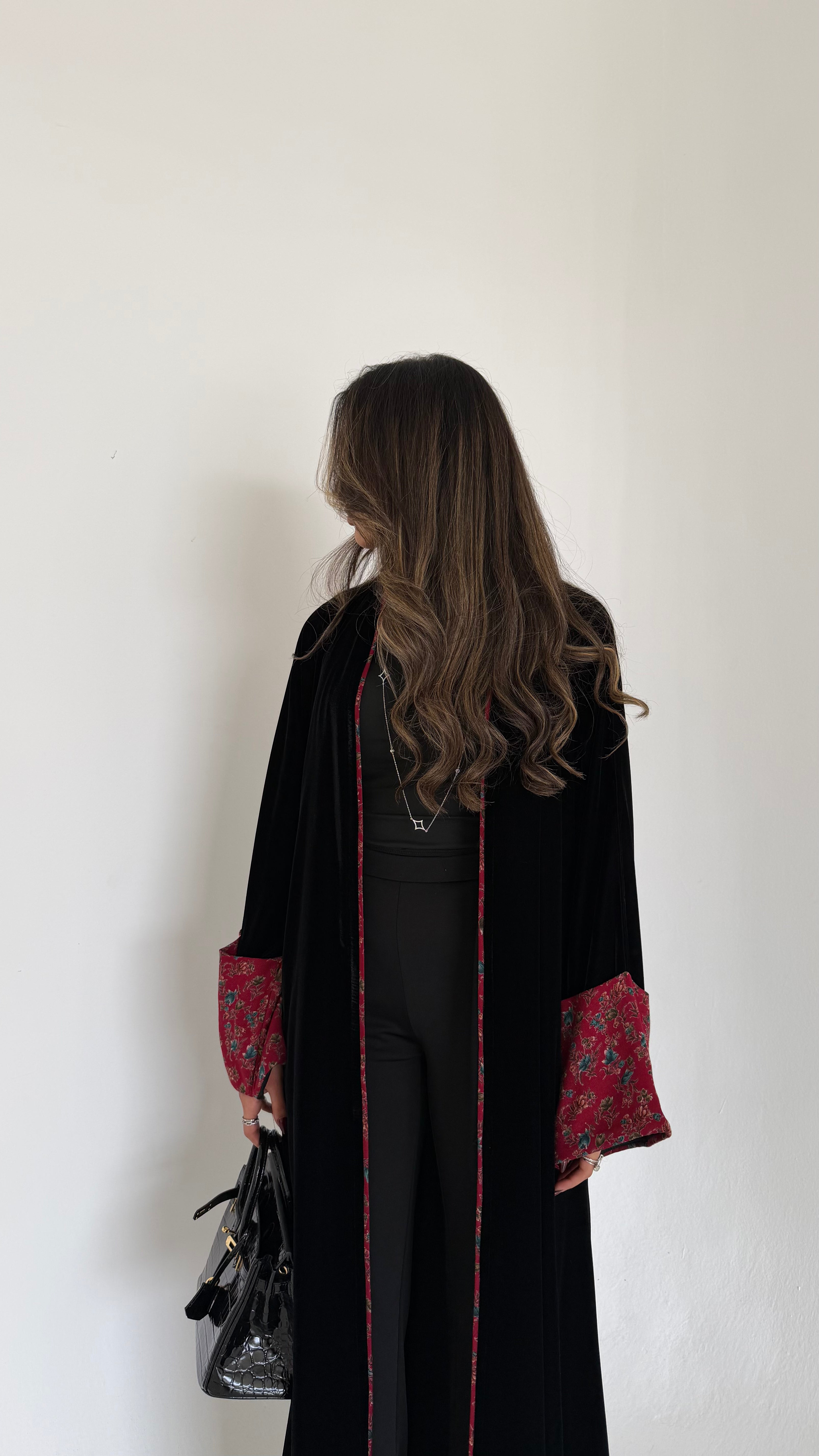 MWT705 - عباية مخمل مع تدخيلة كشميري أحمر  | Velvet abaya with Red Kashmiri - Aya