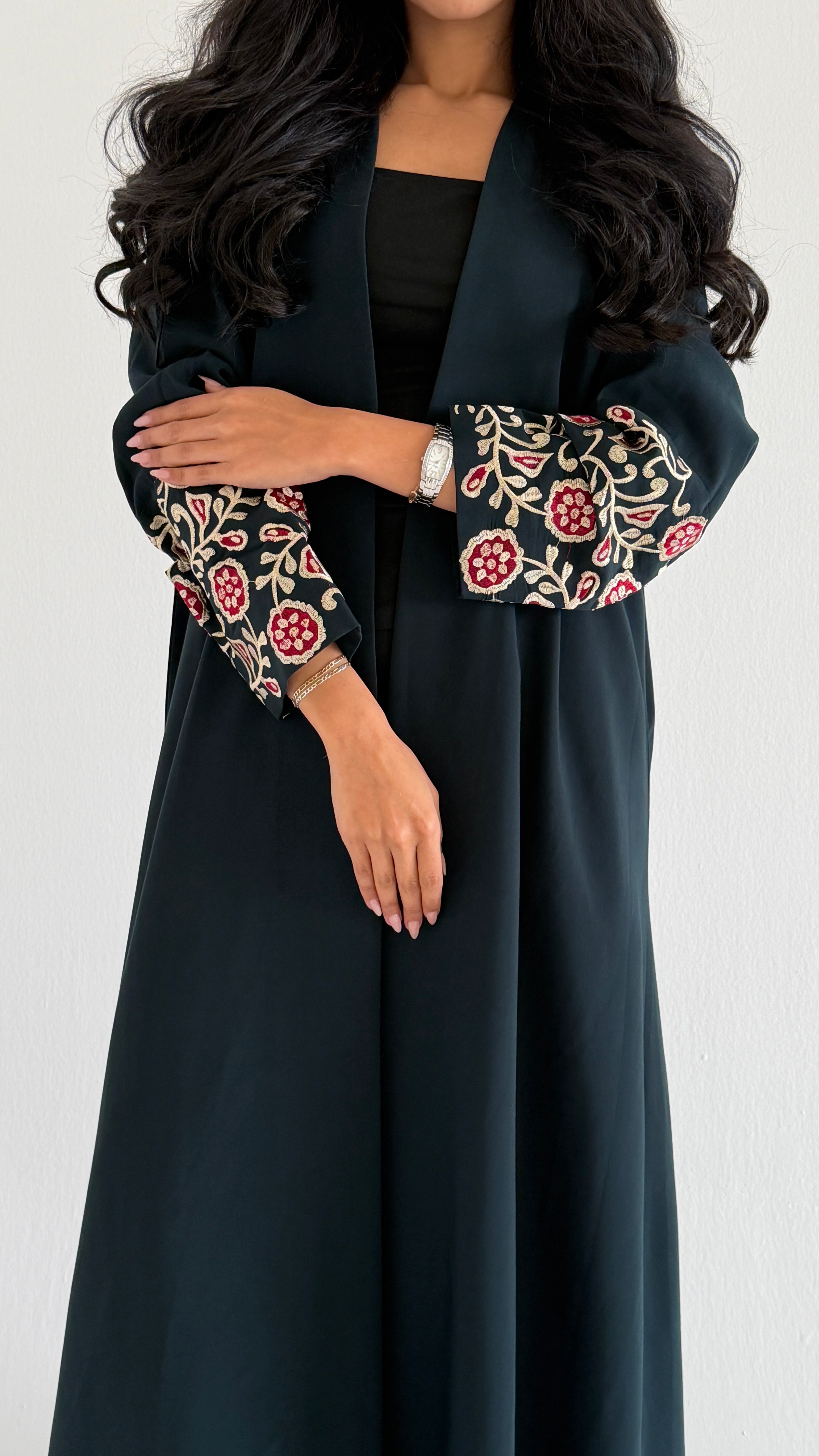 MWT1106 - عباية زيتي بتطريز بالاكمام - Aya