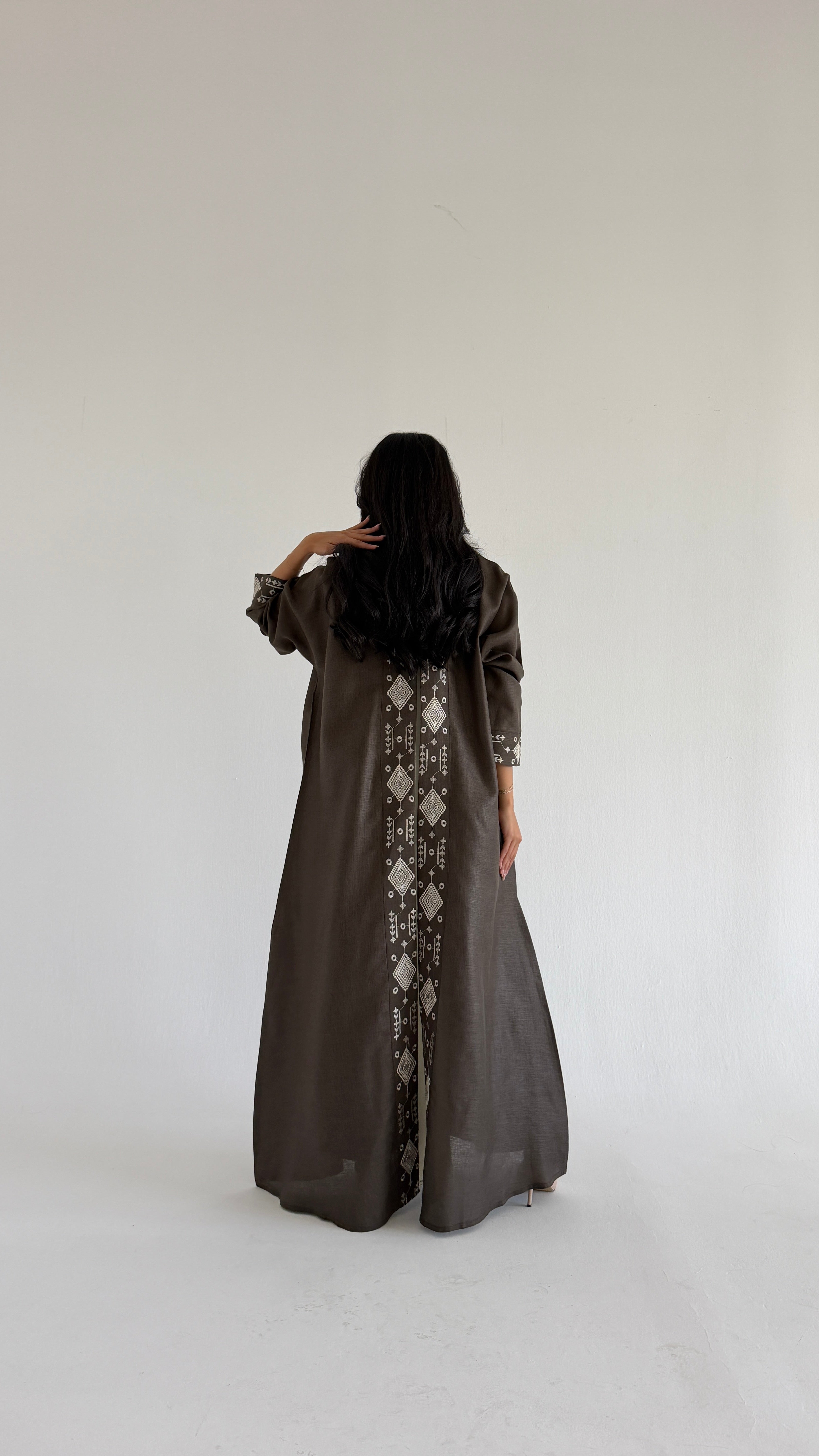 MWT1112 - عبايه لنن تطريز مع تدخيلة شانتون - Aya