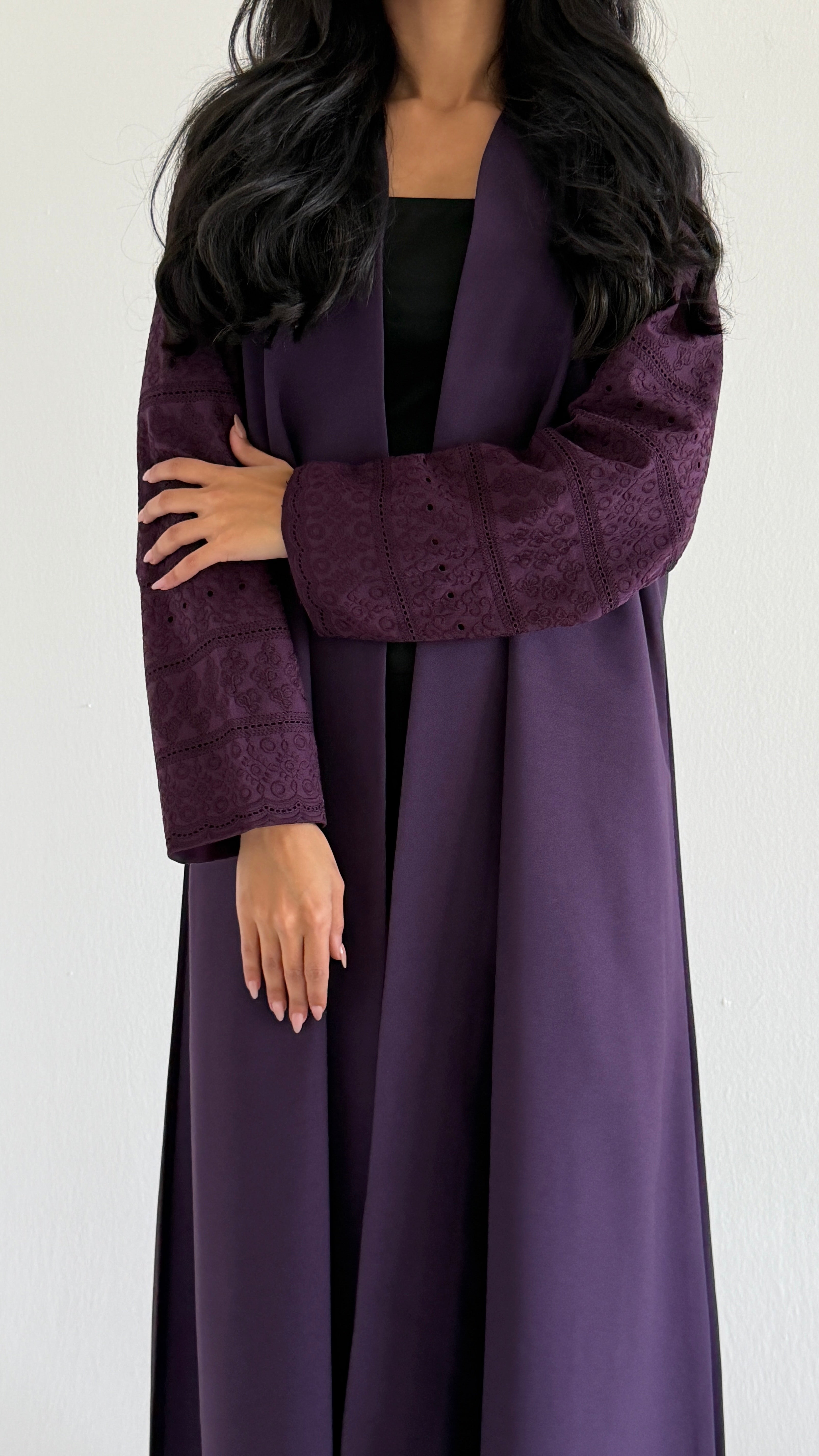 MWT1113 - عباية لنن مع  تدخيلة ركامة بالاكمام - Aya