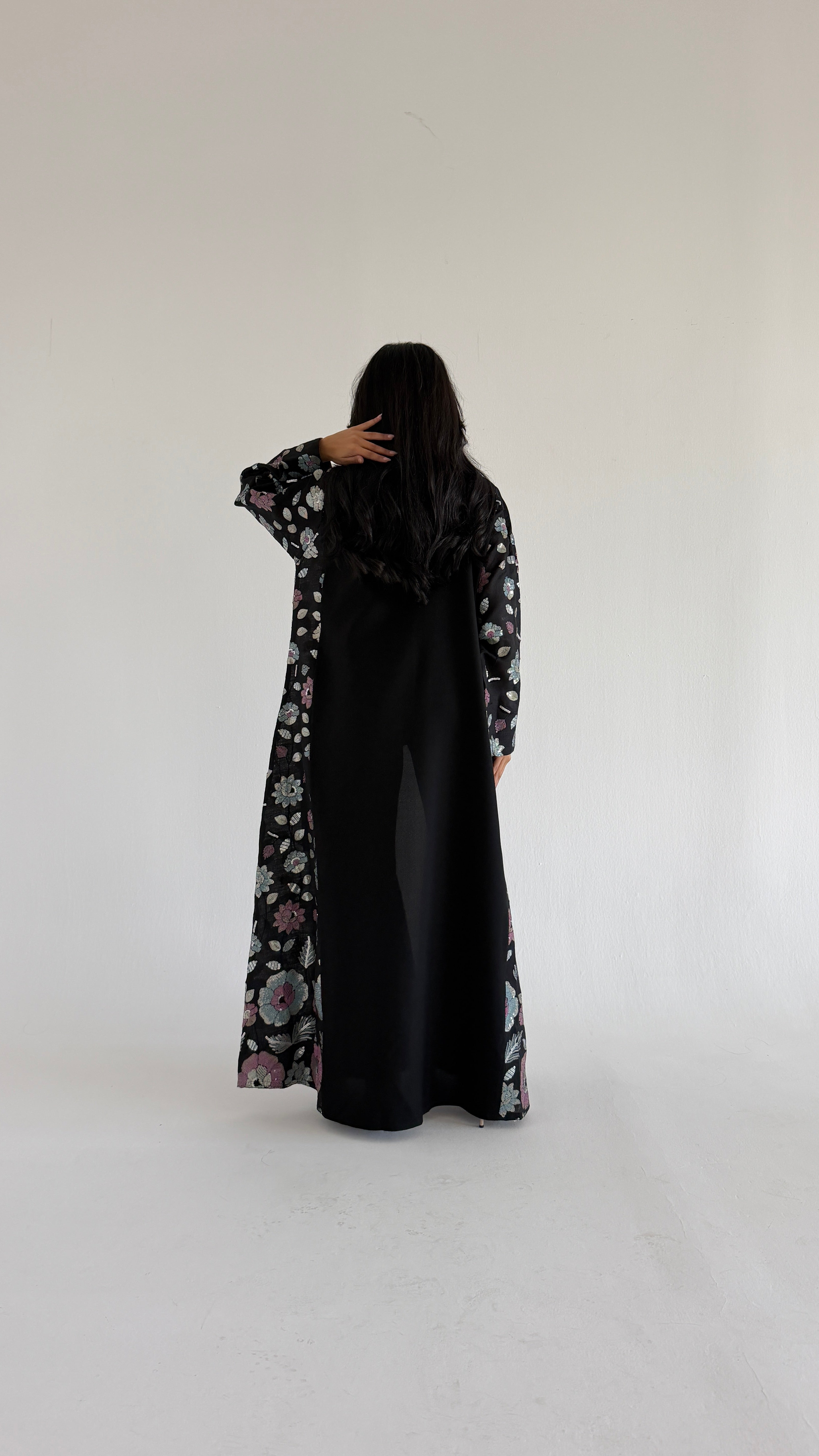 MWT1115 - عباية لنن مع تدخلية ركامة - Aya