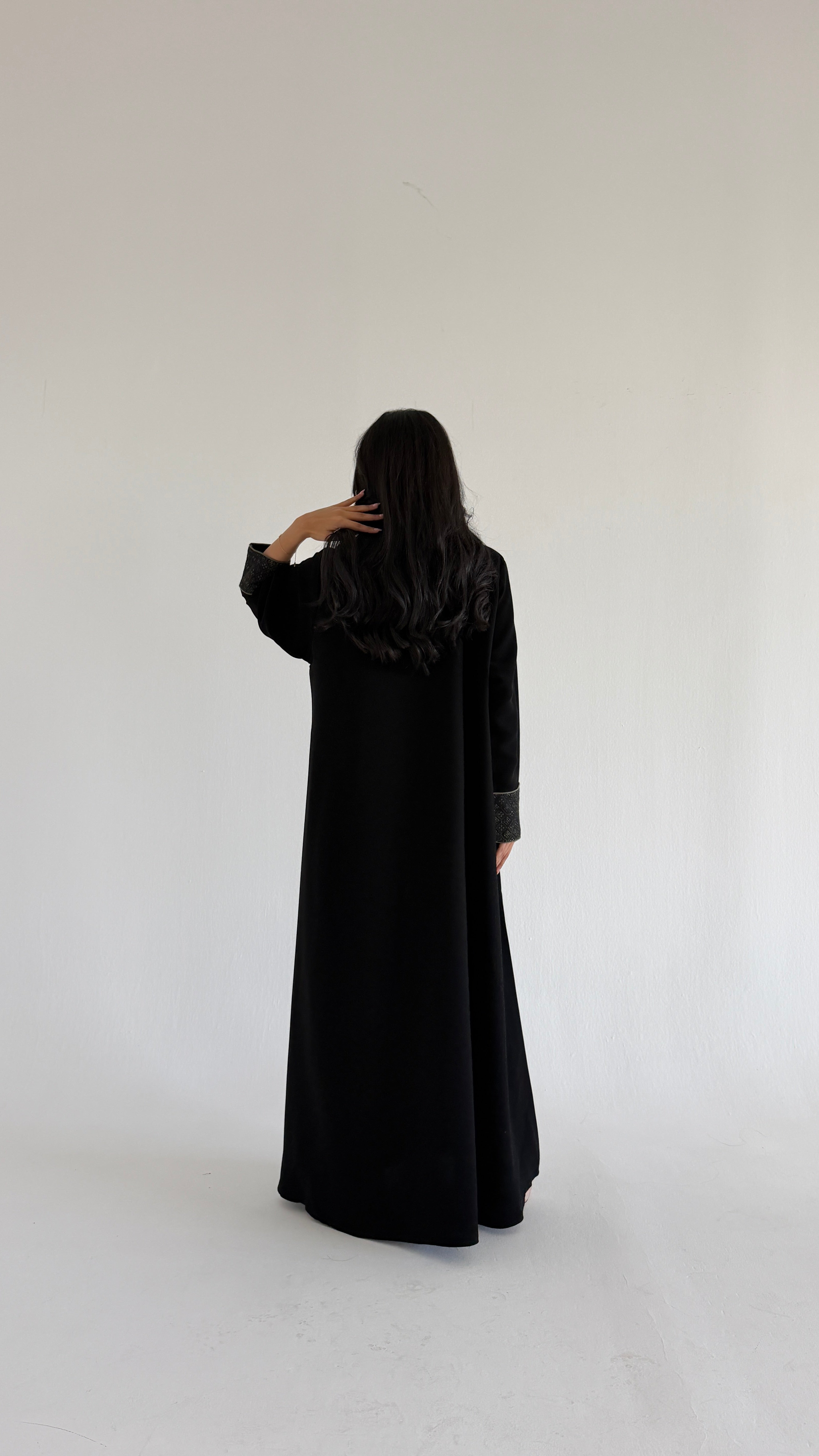 MWT1114 - عباية كريب مع تدخيلة ركامة - Aya