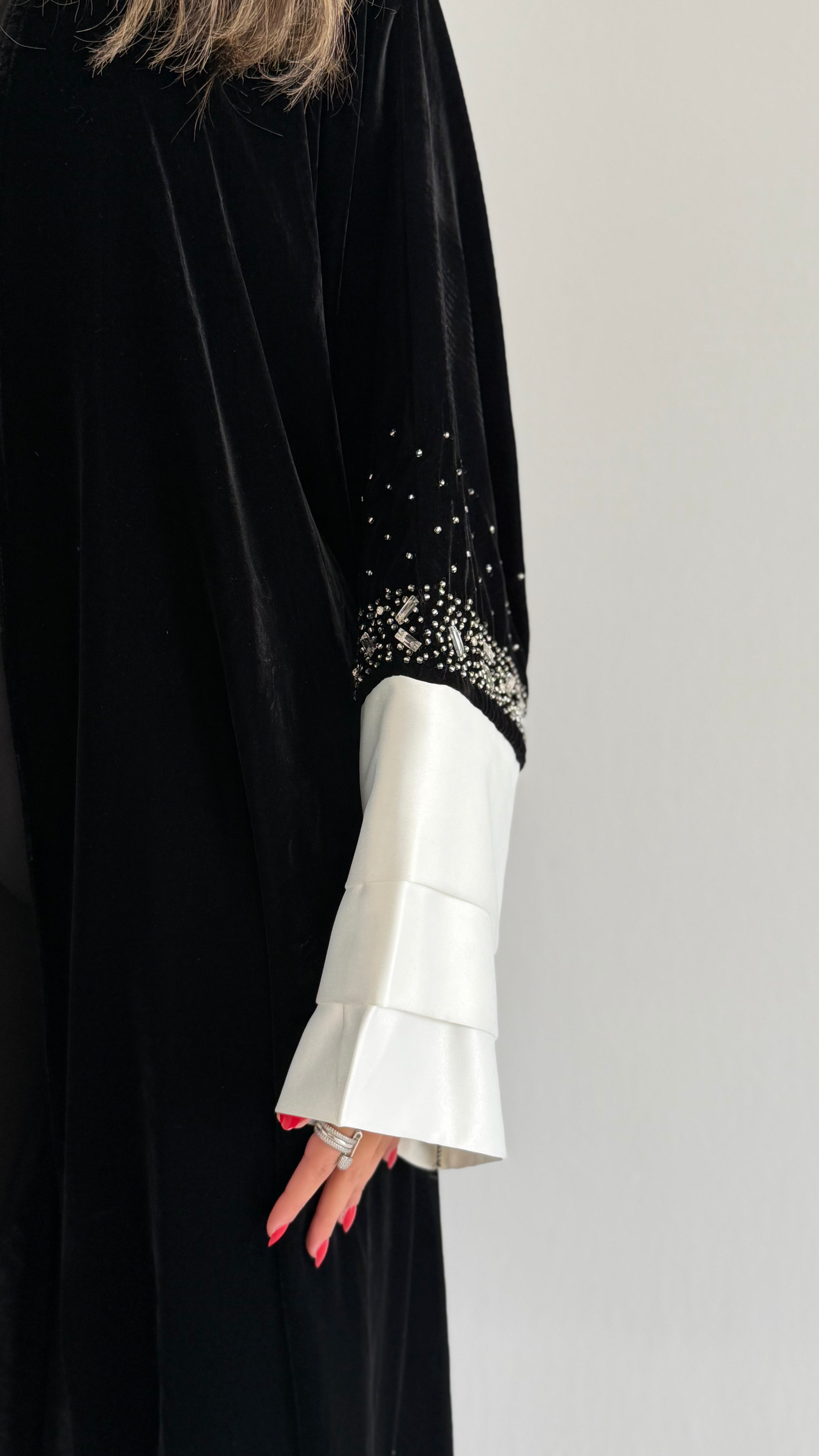 MW645 - Light Crepe Standing with Jacquard Half-Cloche