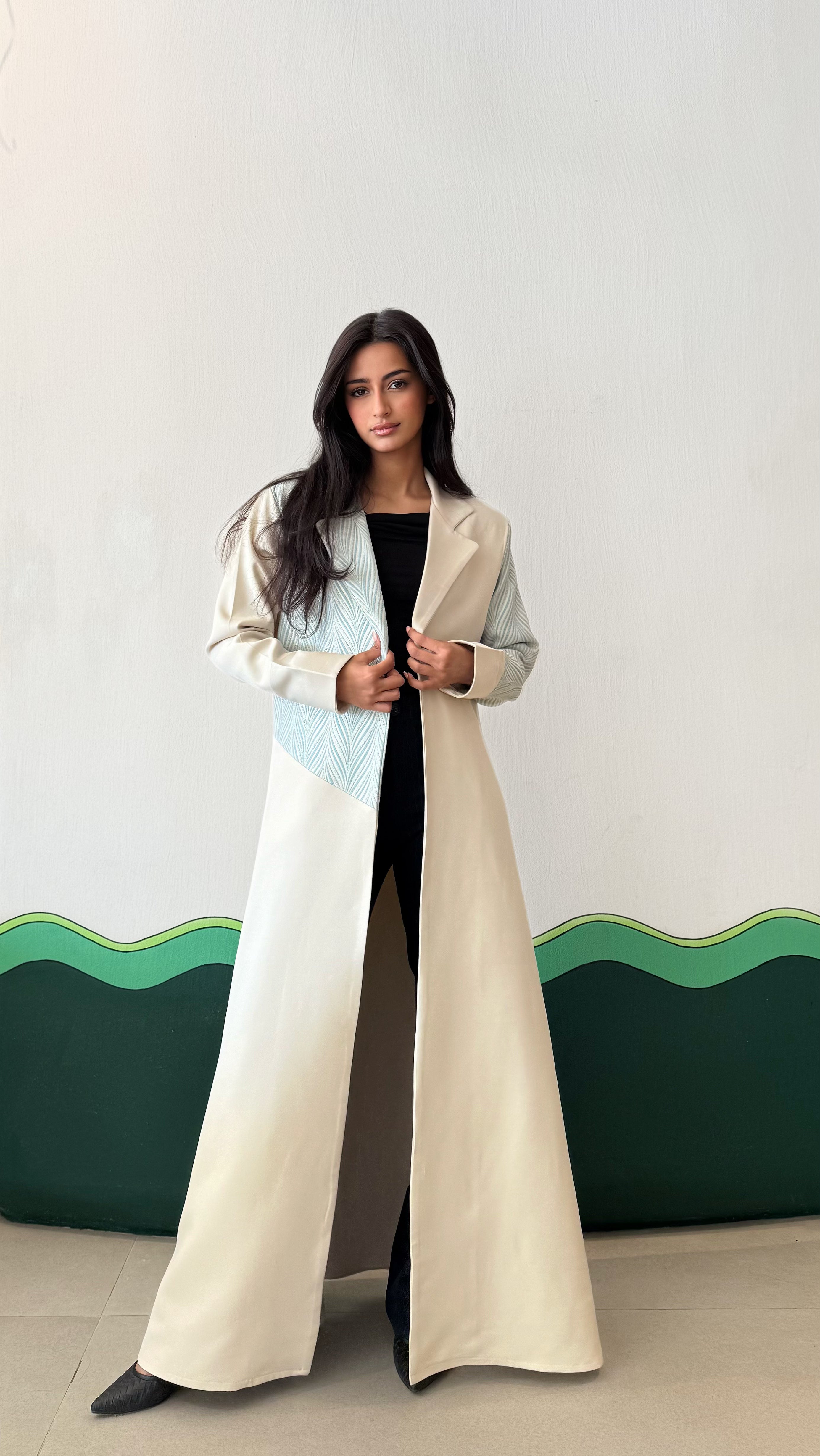MW645 - Light Crepe Standing with Jacquard Half-Cloche