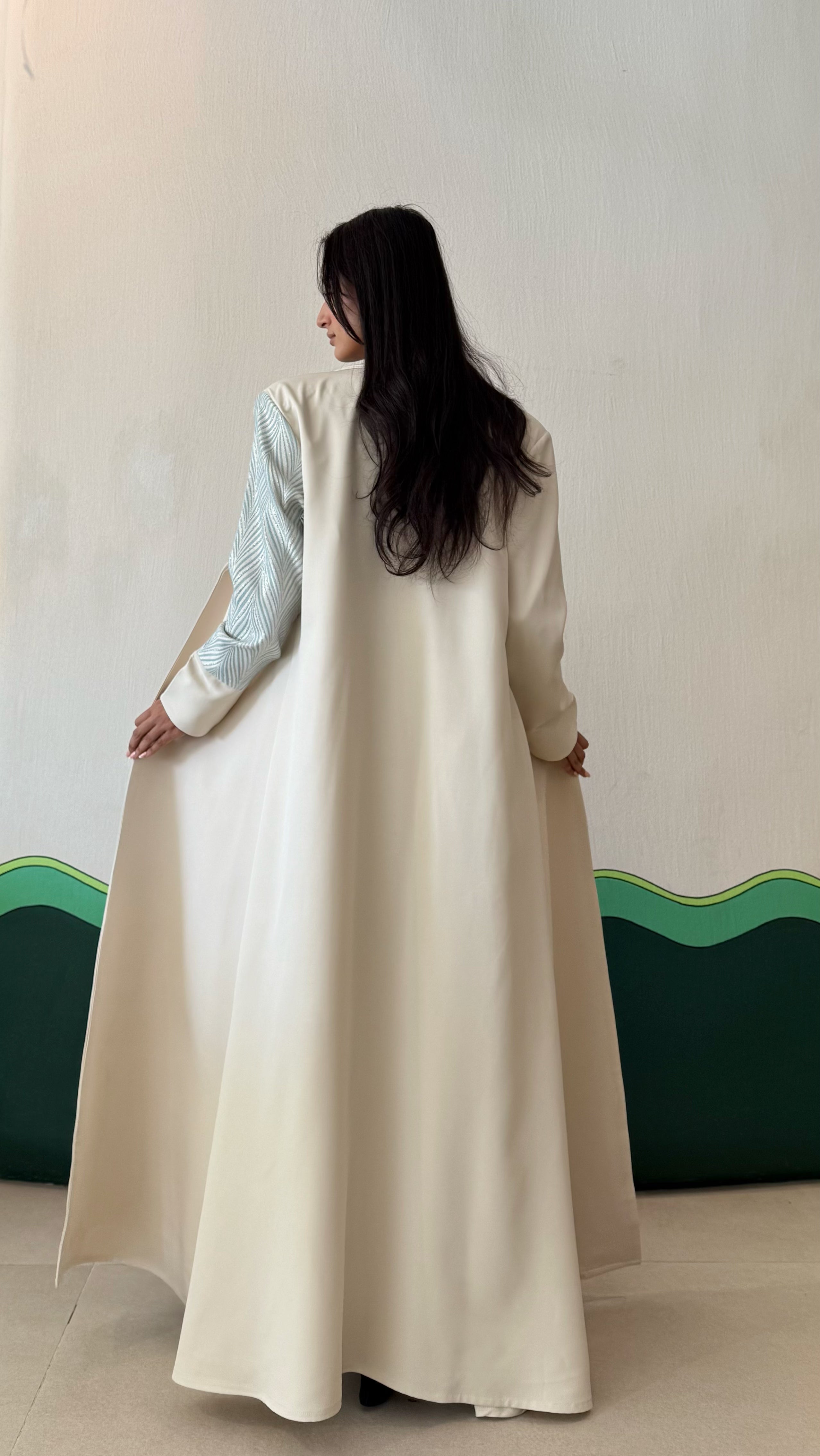 MW645 - Light Crepe Standing with Jacquard Half-Cloche