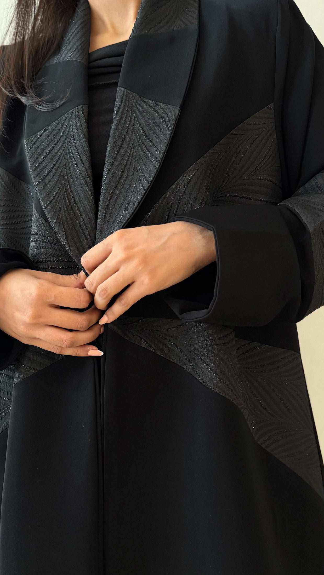 MW1724 - عباية بليزر اسود مع تدخيلة جاكار - Aya