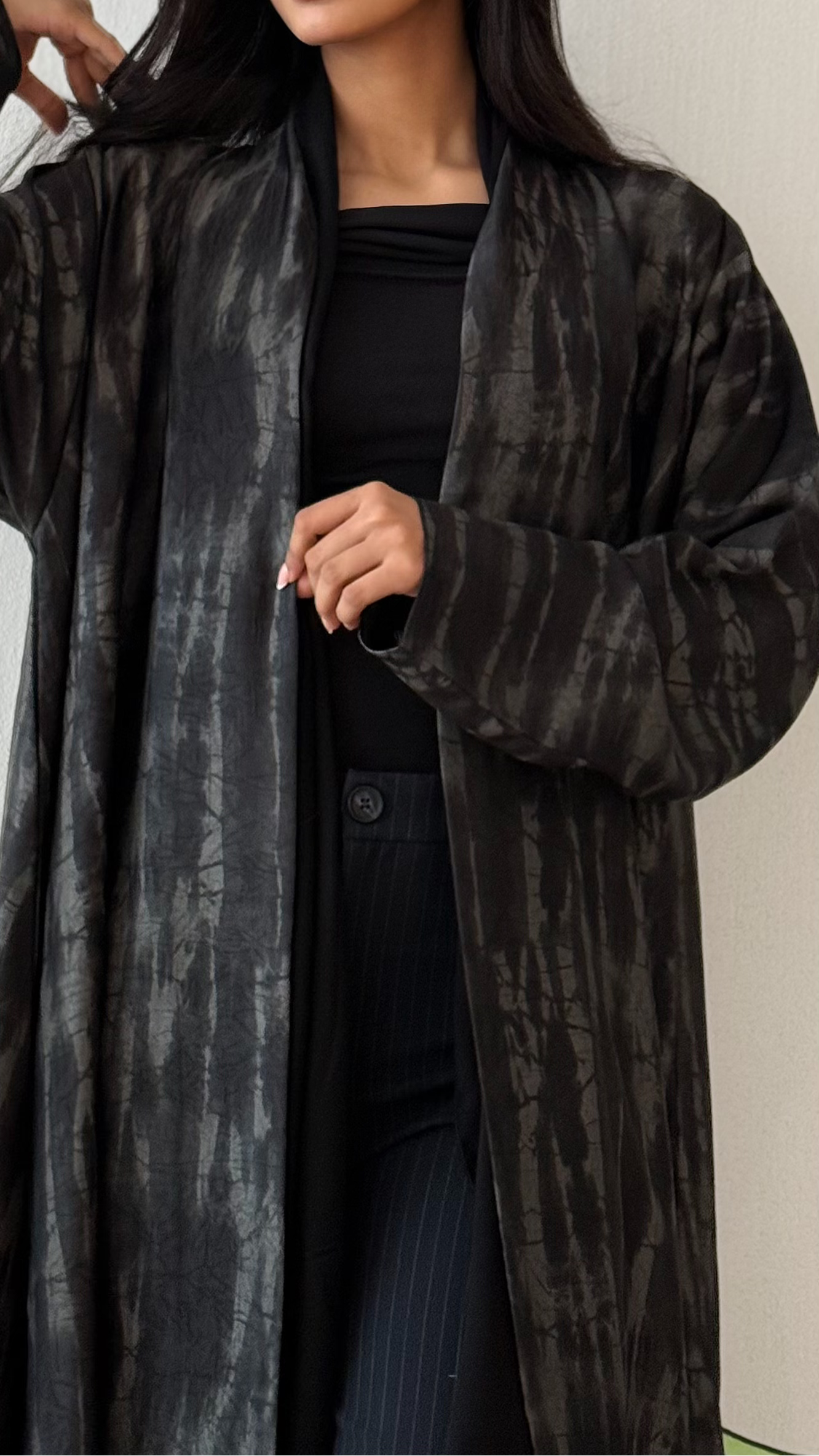 MW645 - Light Crepe Standing with Jacquard Half-Cloche