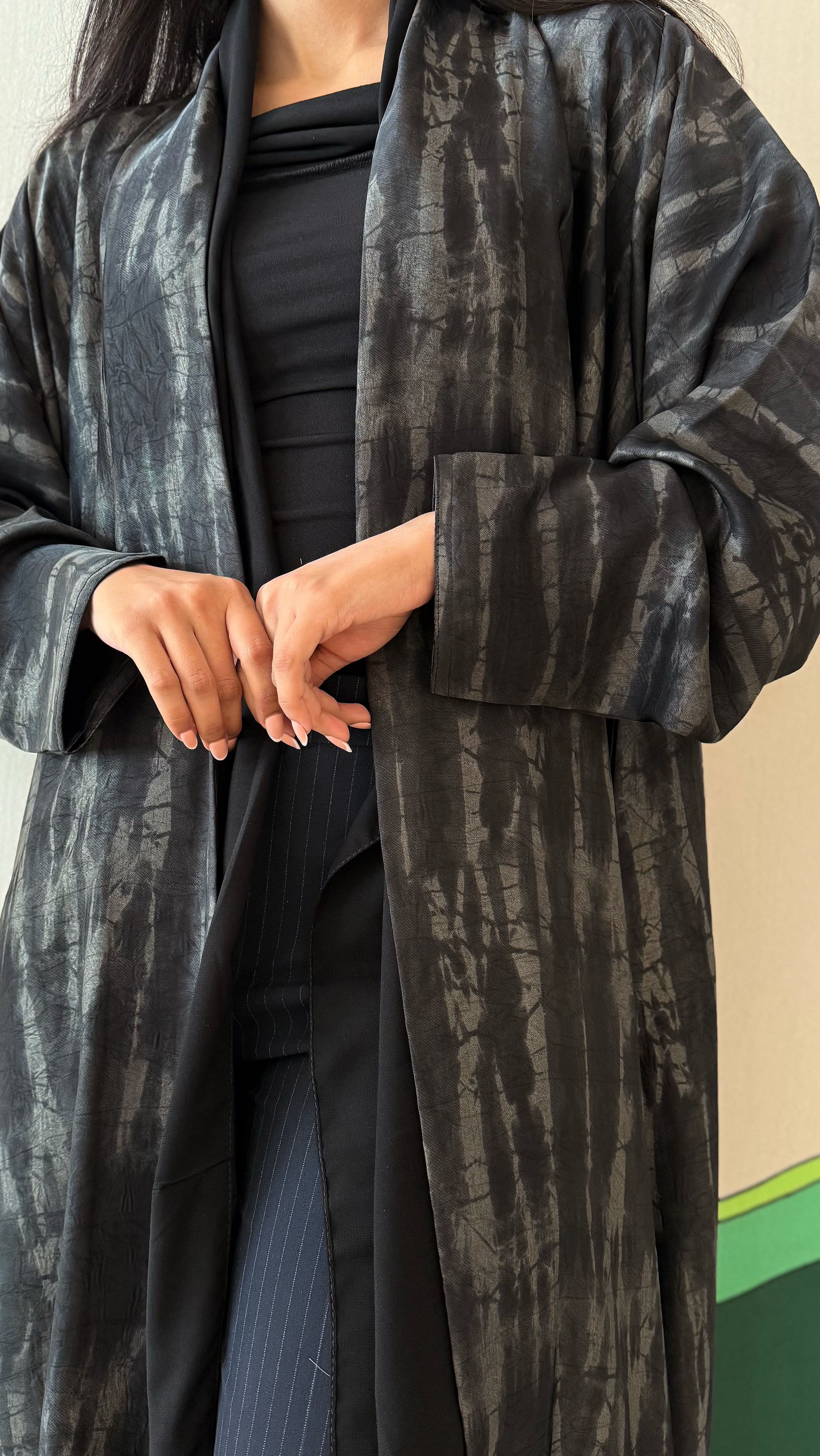 MW645 - Light Crepe Standing with Jacquard Half-Cloche