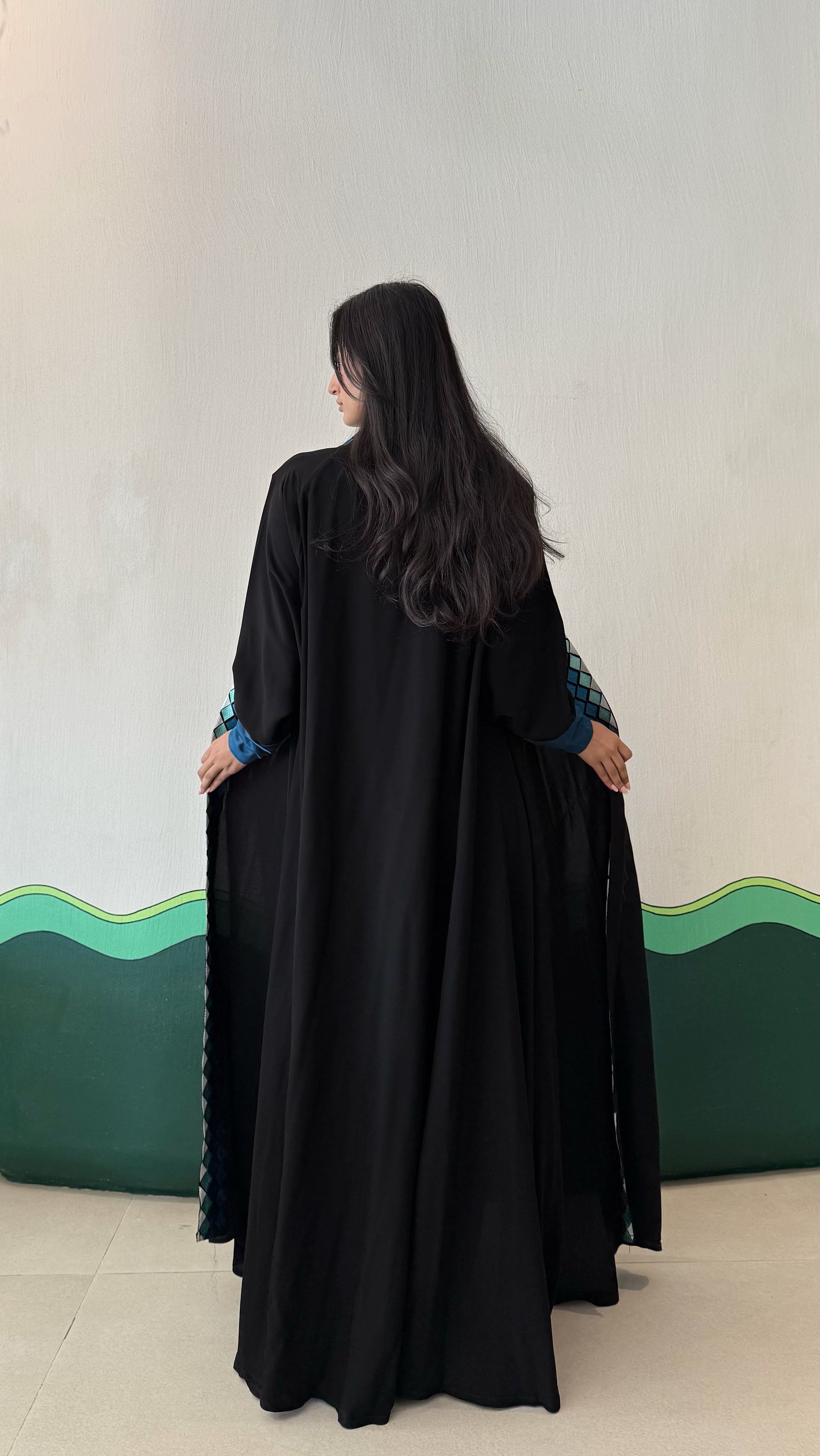 MW645 - Light Crepe Standing with Jacquard Half-Cloche
