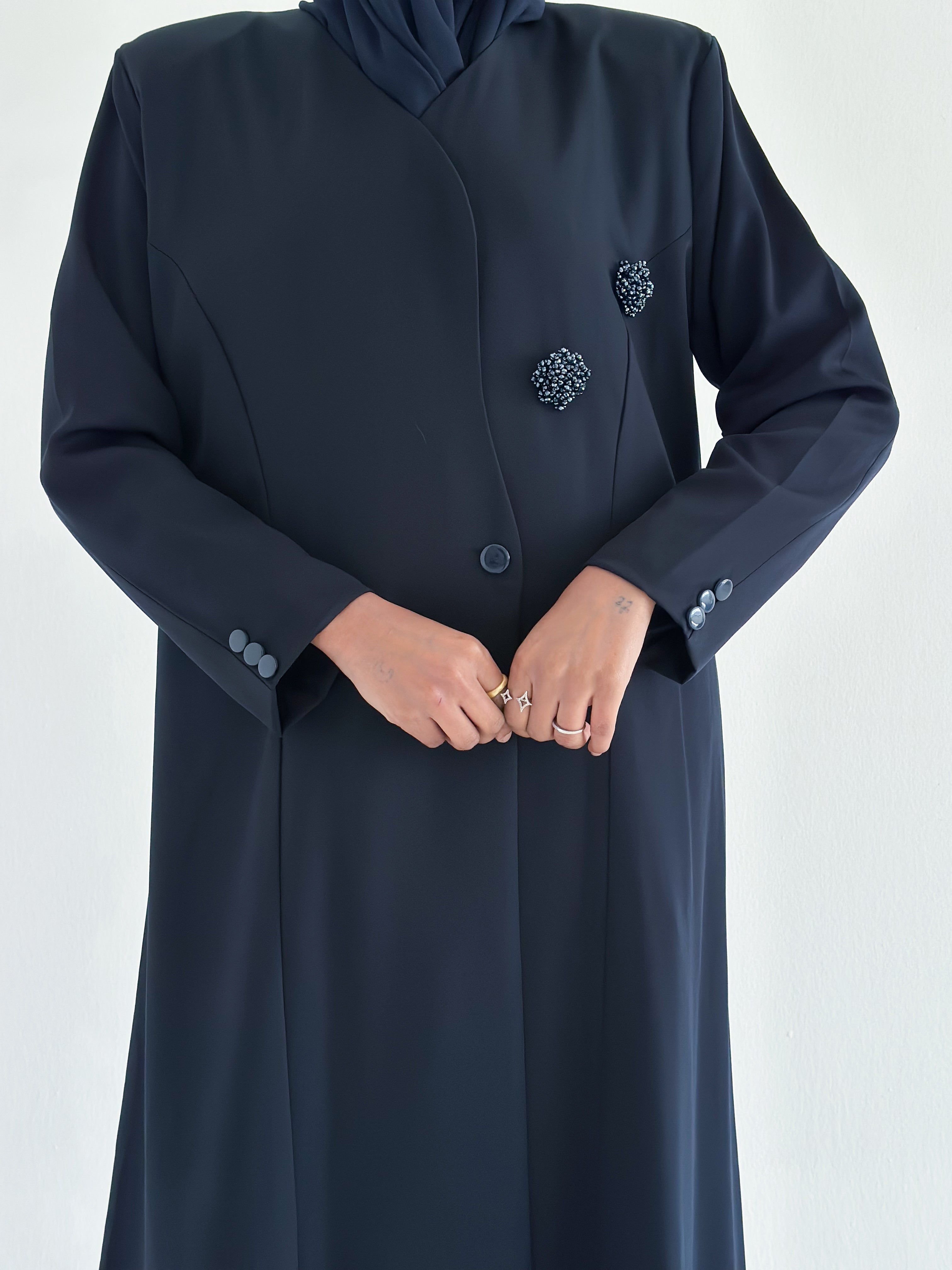 MW645 - Light Crepe Standing with Jacquard Half-Cloche