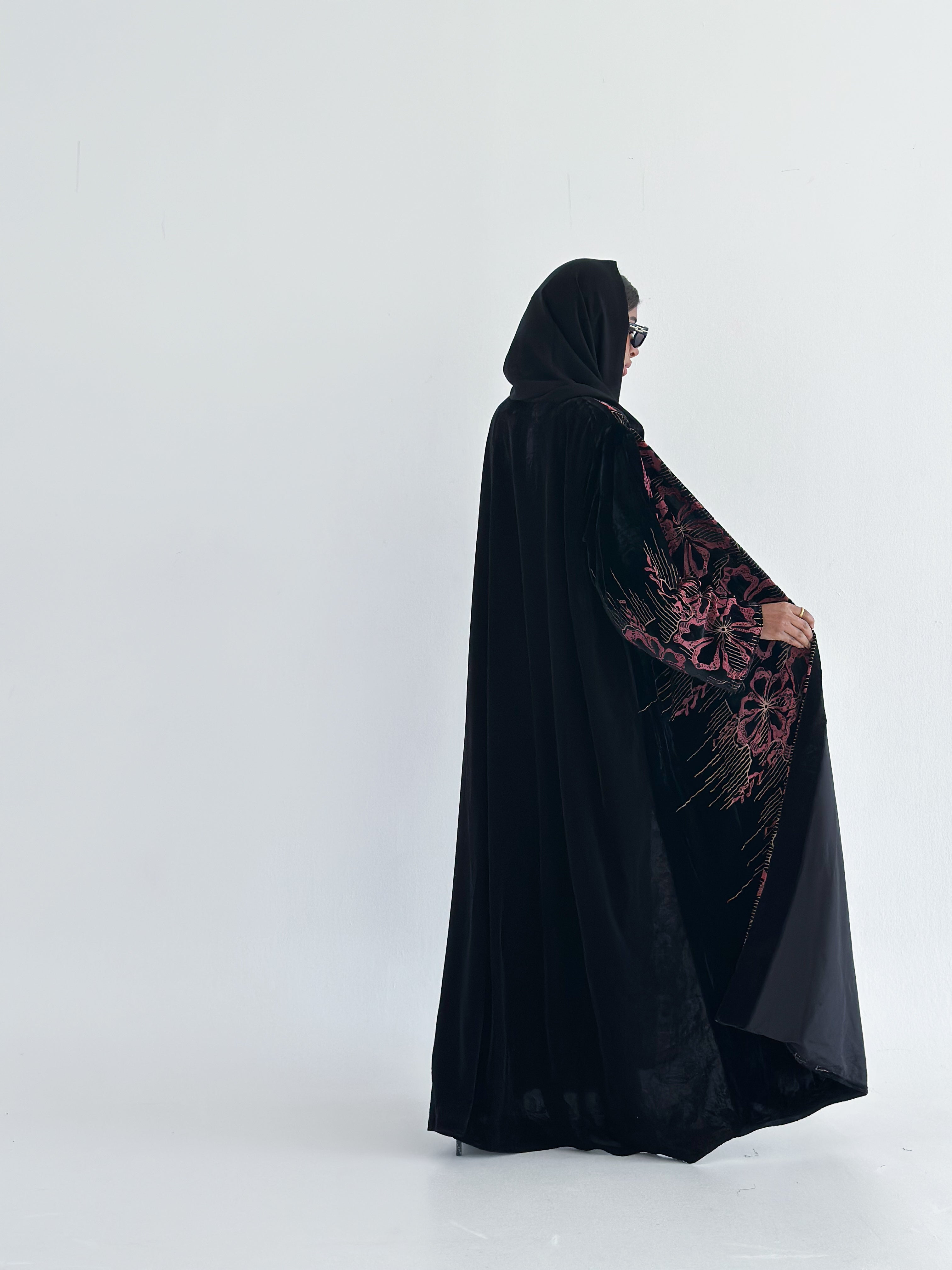 MWT554 - عباية مخمل مع شيفون طباعة - Aya