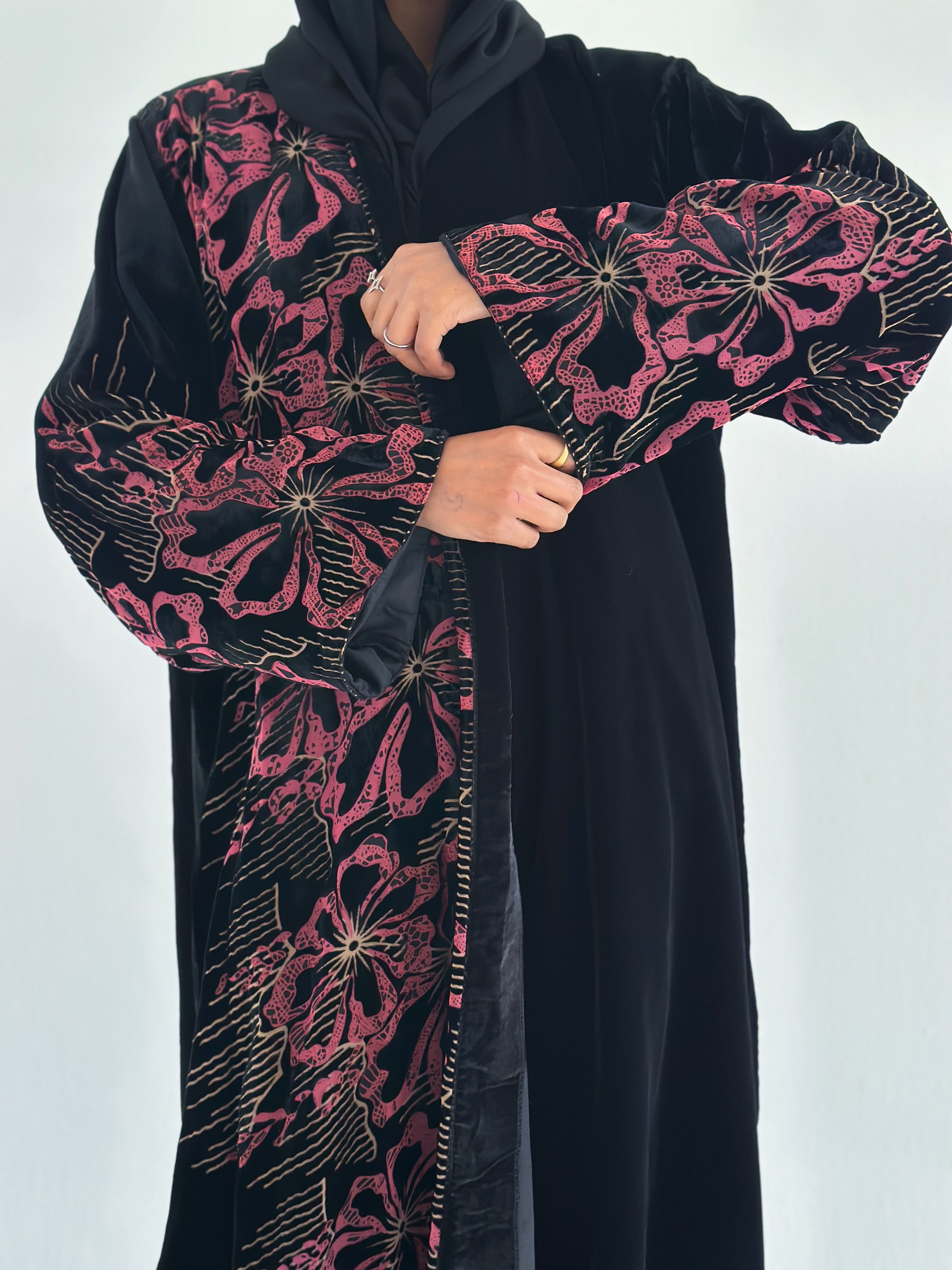 MWT554 - عباية مخمل مع شيفون طباعة - Aya