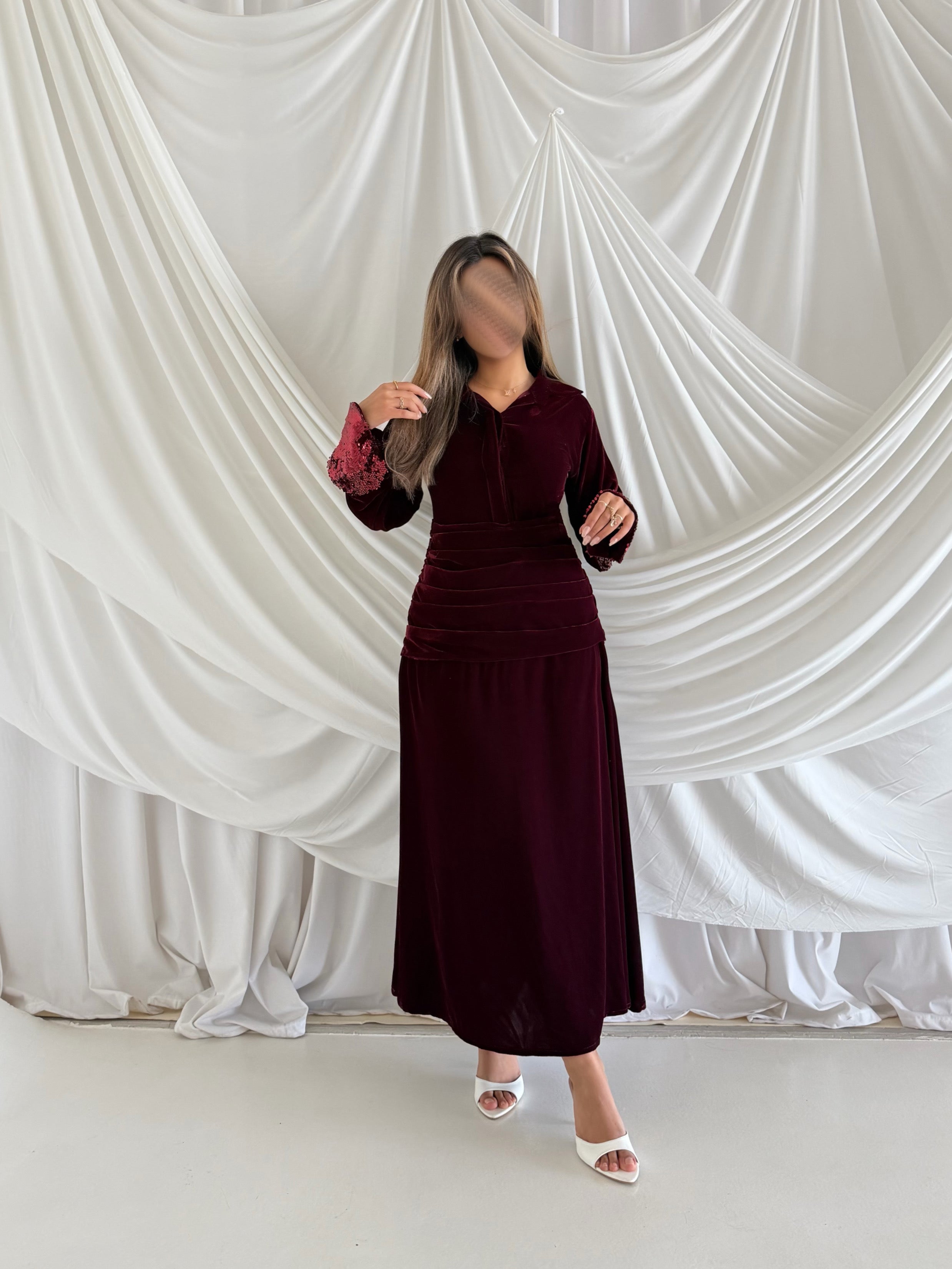 MWJ024 - جلابية عنابي مع زم بالخصر و اضافة ترتر بالأكمام - Aya