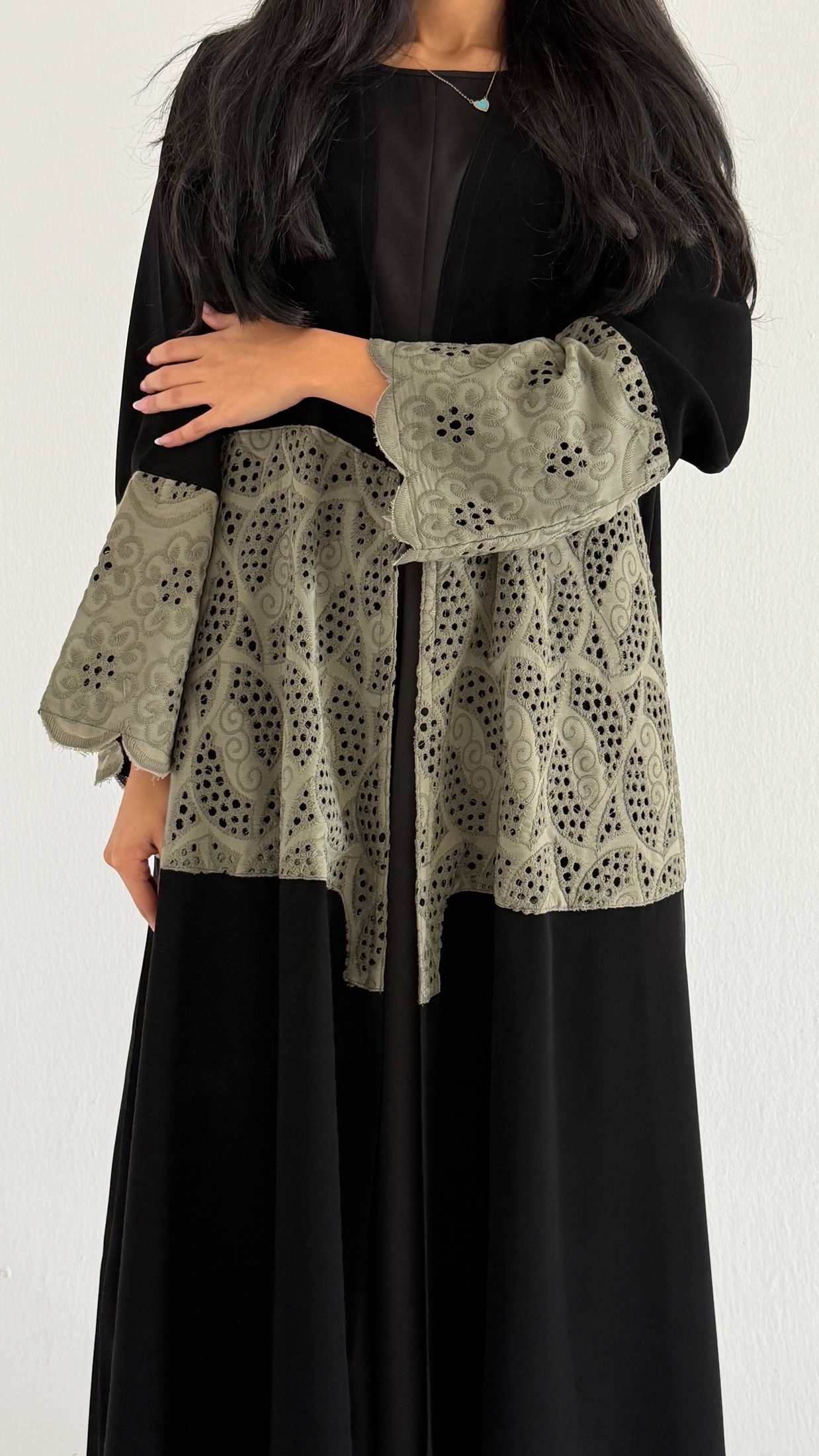 MWT5130 - اسود مع ركامه زيتي بالأجناب - Aya