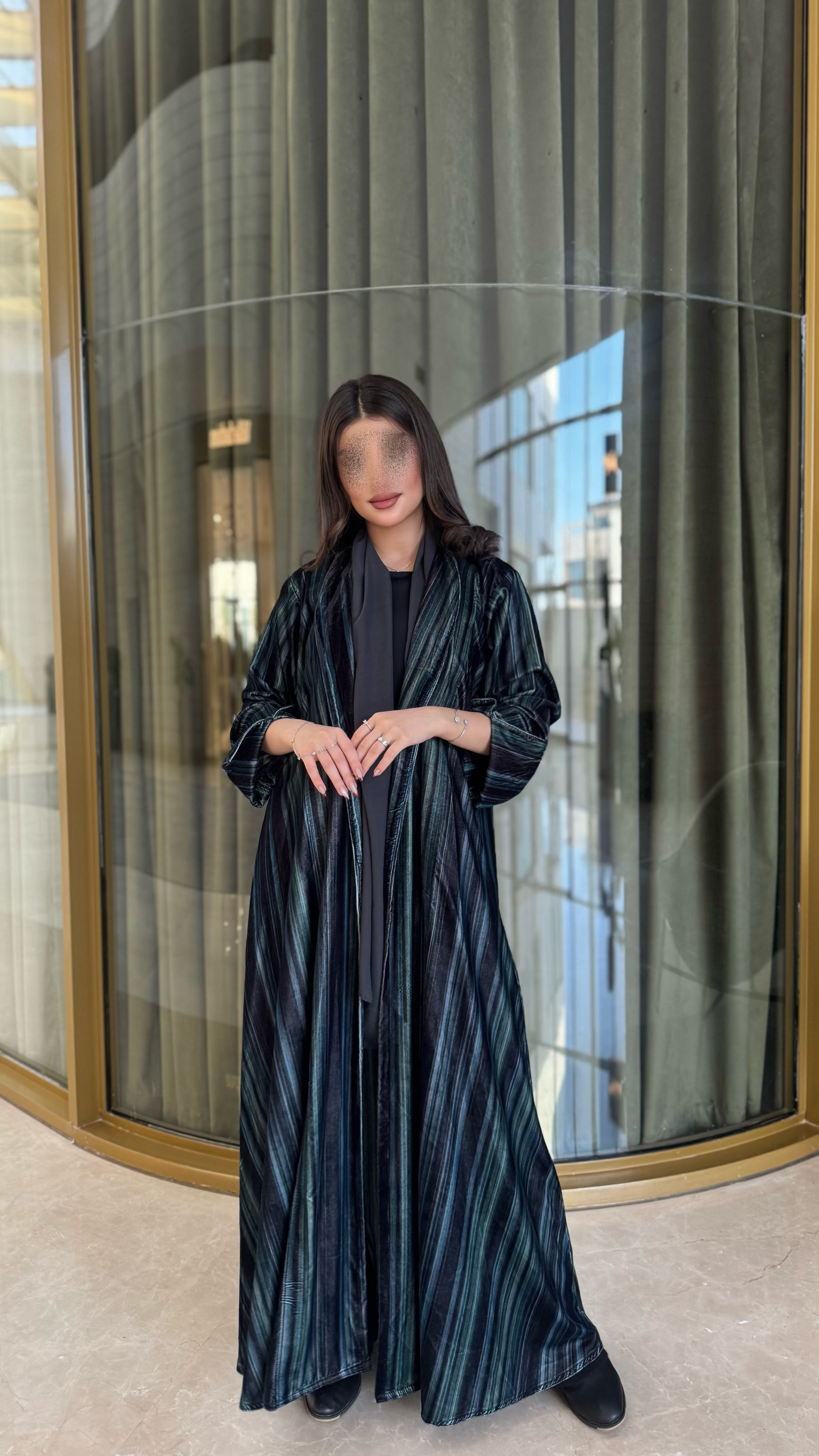 MWE118  - عباية مخمل طباعة - Aya