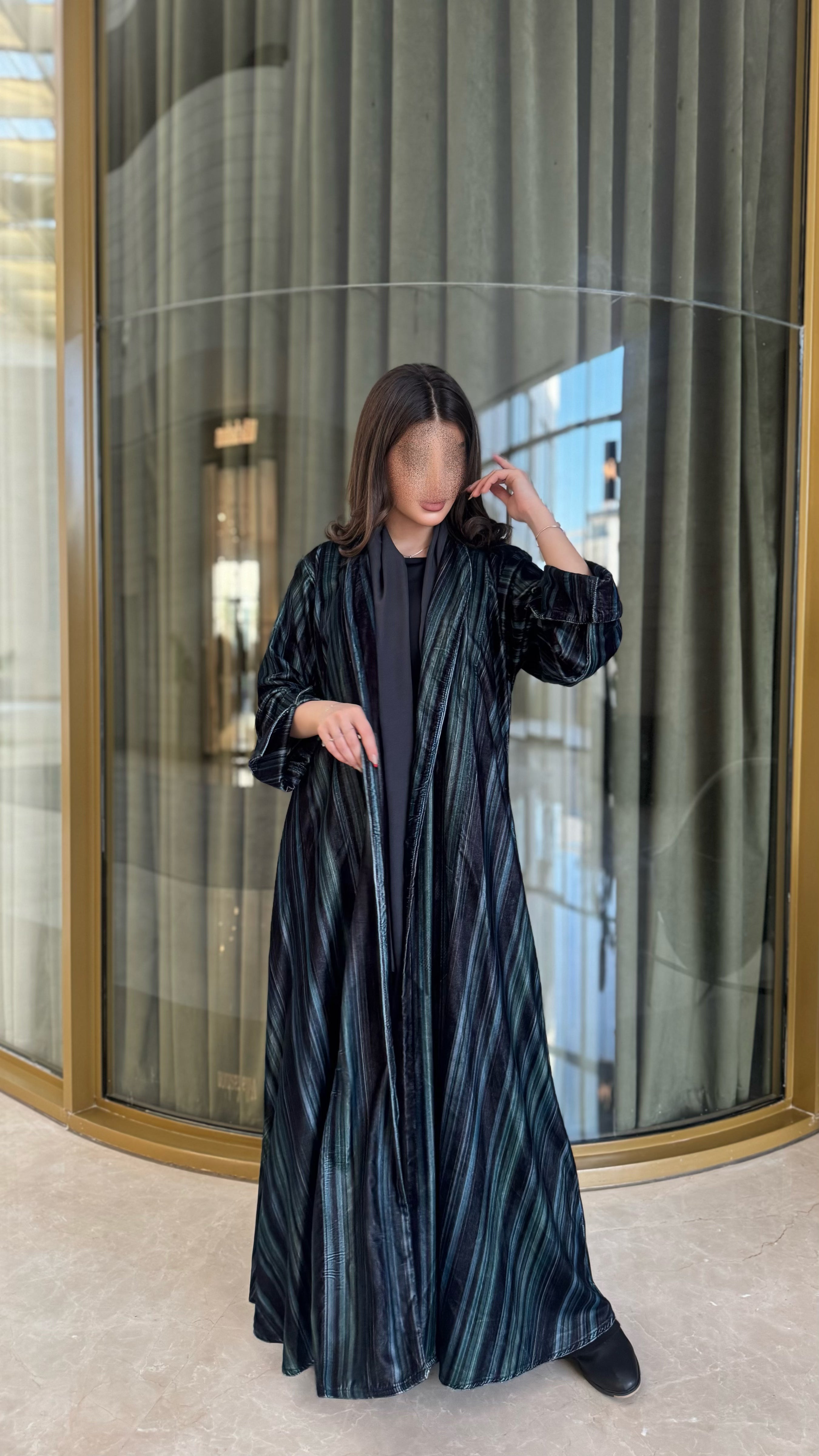 MWE118  - عباية مخمل طباعة - Aya