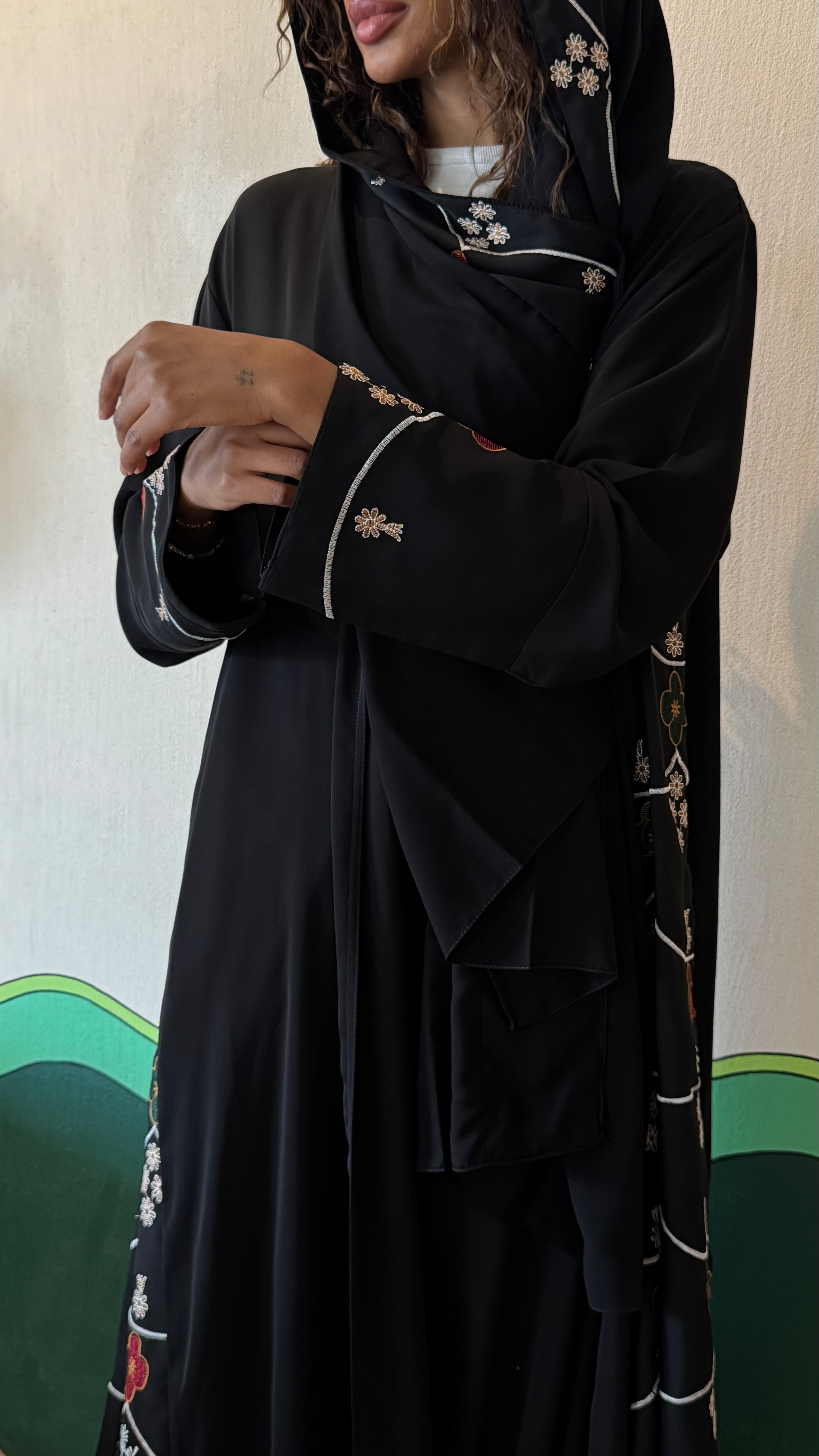 MW645 - Light Crepe Standing with Jacquard Half-Cloche