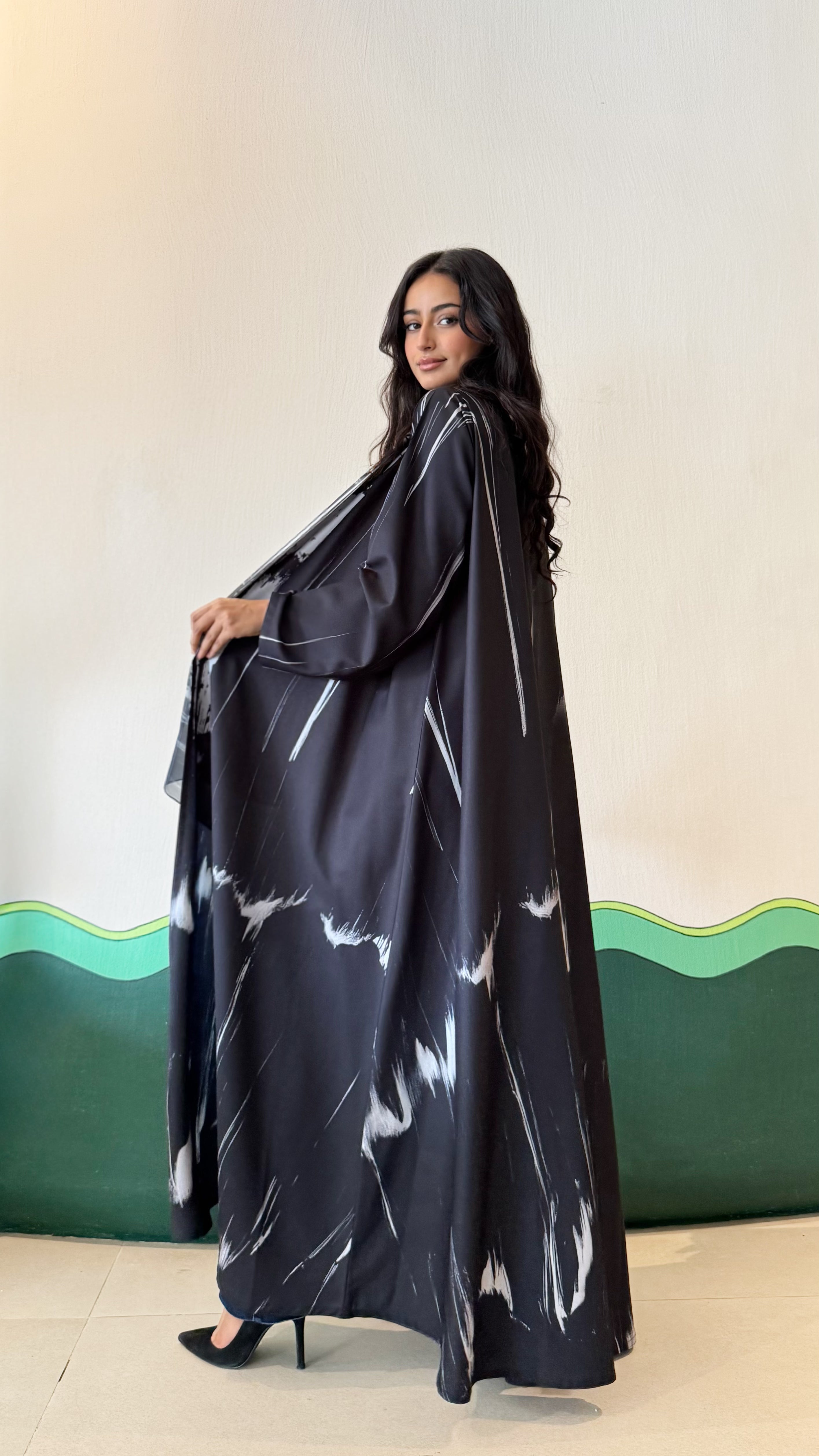 MWT352 - عباية اسود طباعة - Aya