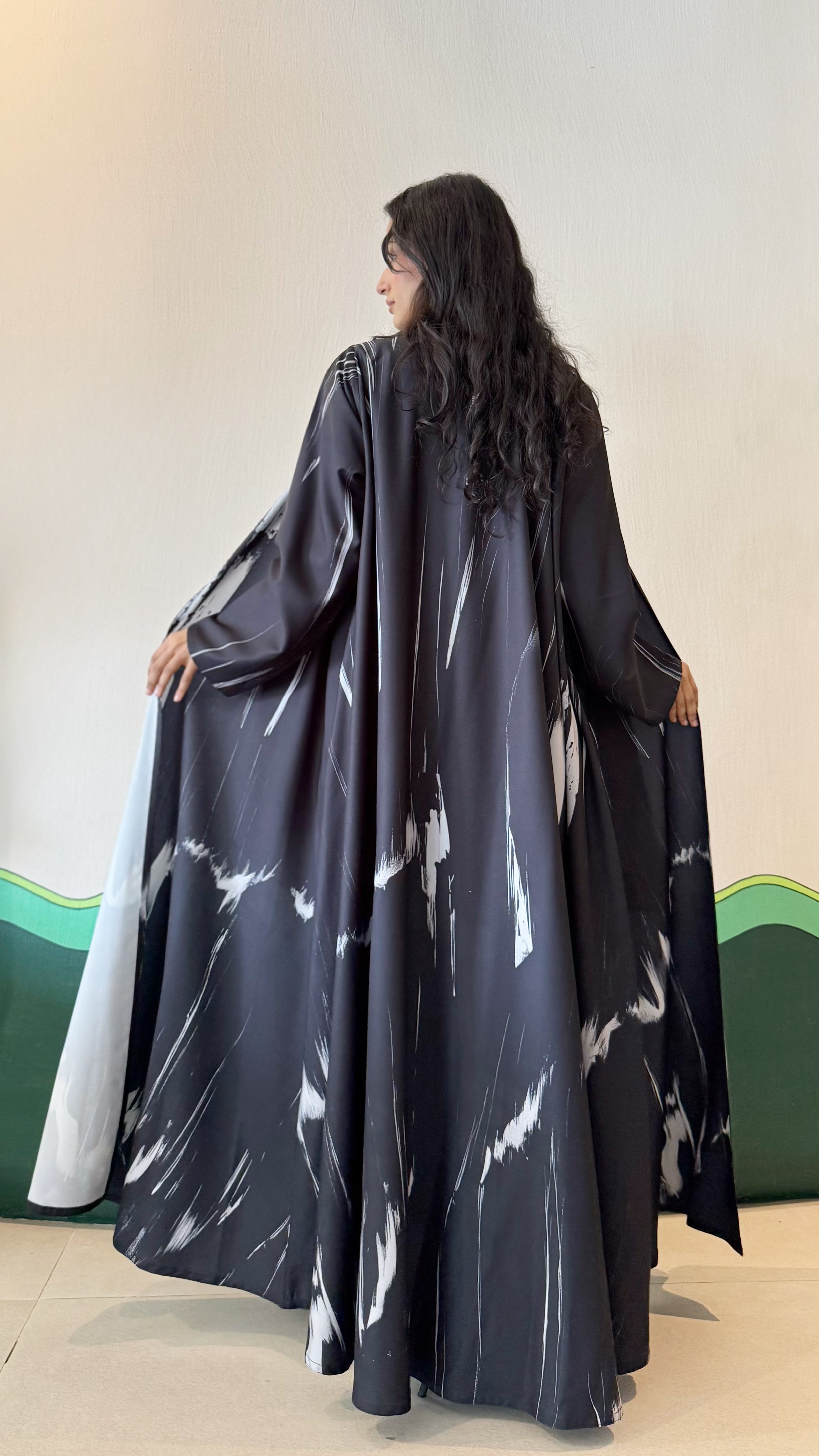 MWT352 - عباية اسود طباعة - Aya
