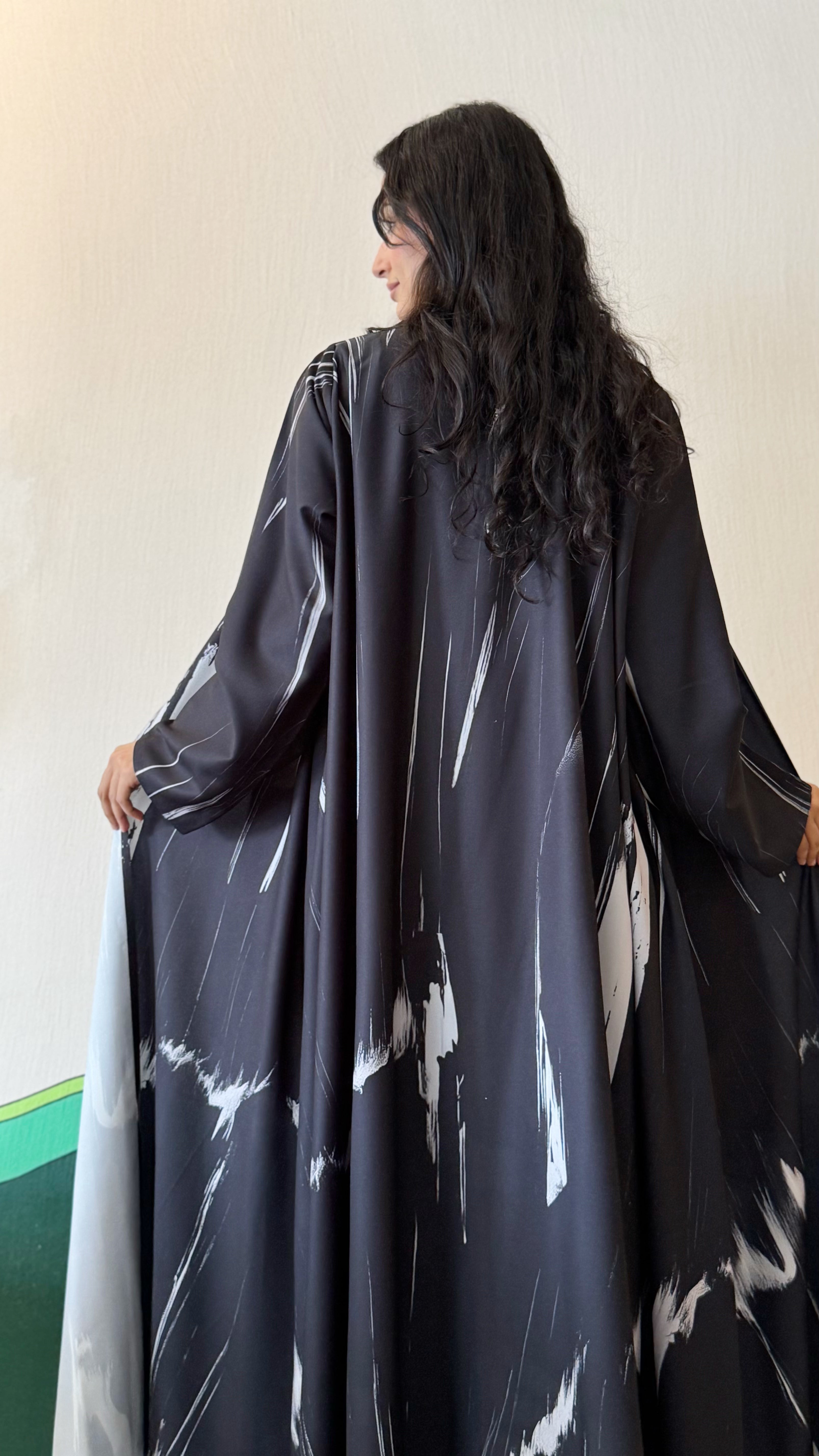 MWT352 - عباية اسود طباعة - Aya