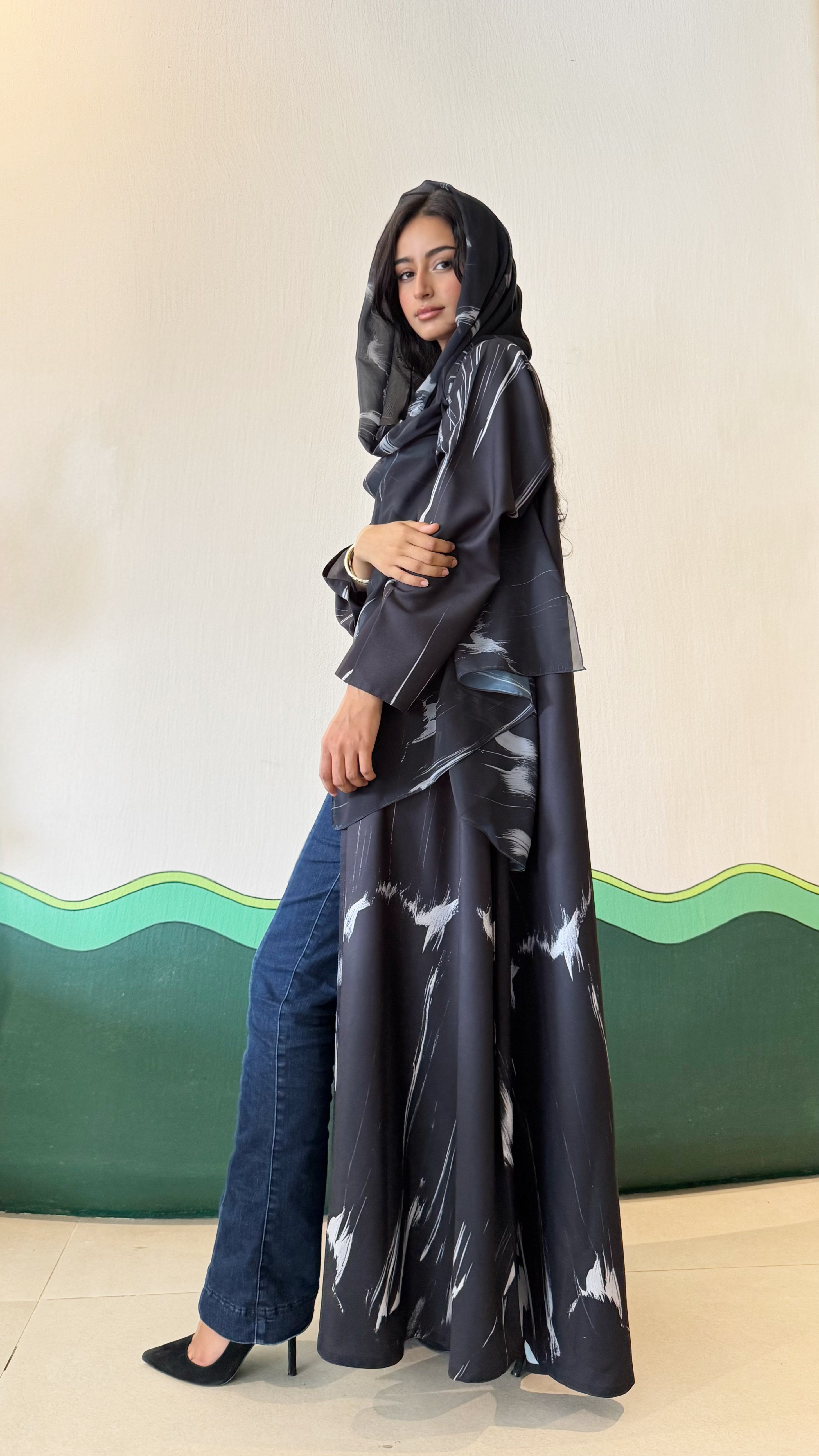 MWT352 - عباية اسود طباعة - Aya