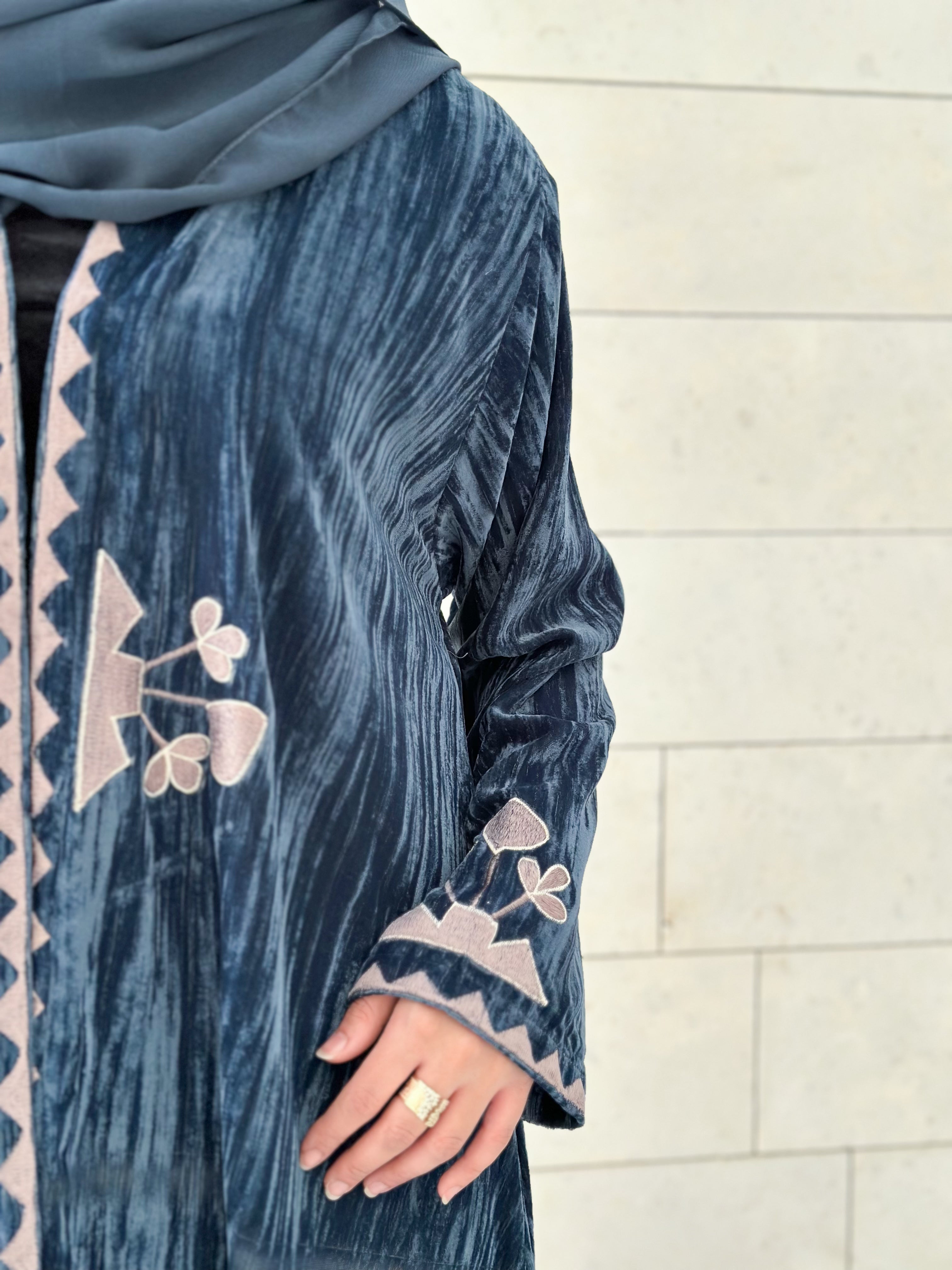 MW645 - Light Crepe Standing with Jacquard Half-Cloche