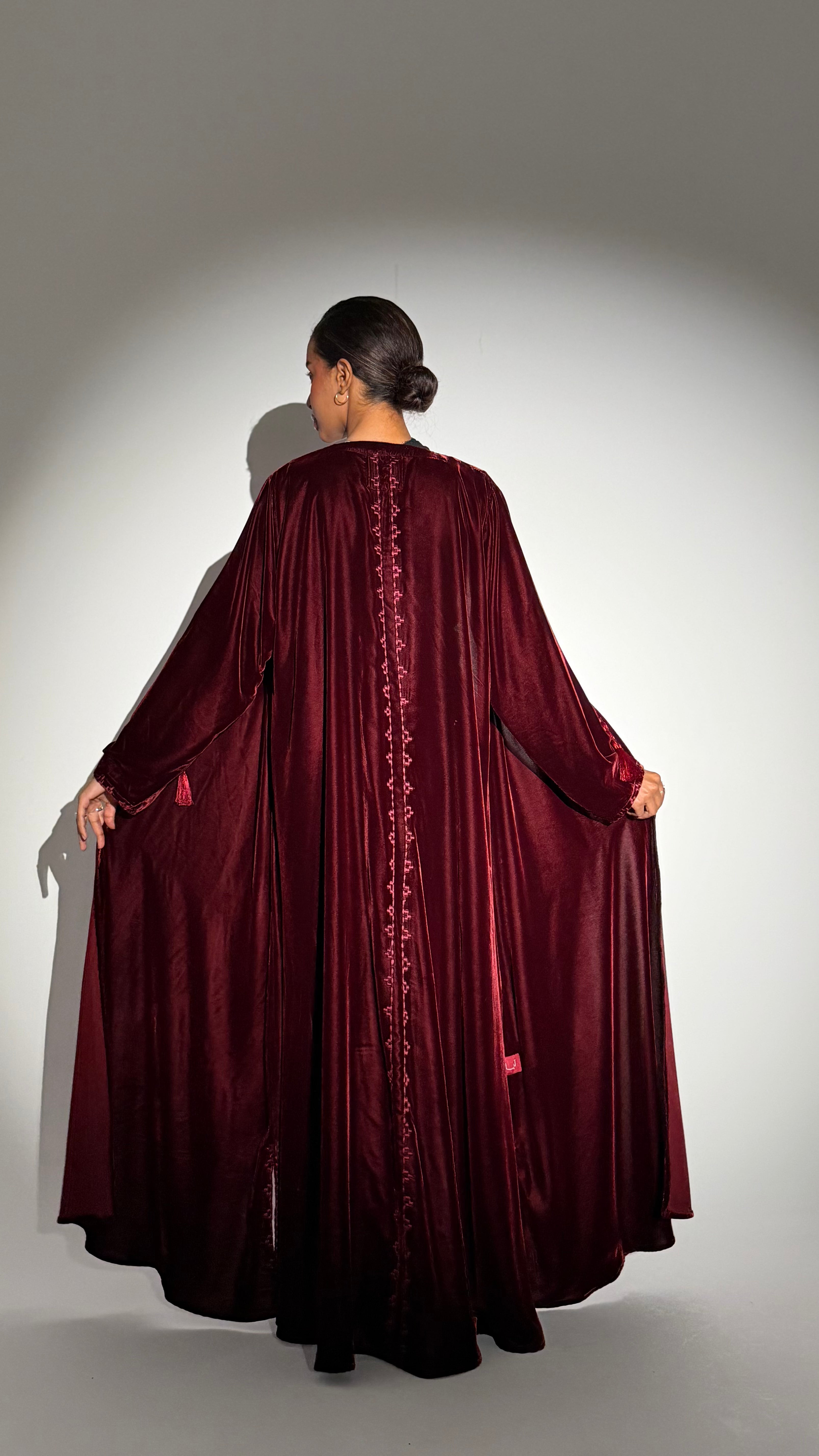 MW645 - Light Crepe Standing with Jacquard Half-Cloche