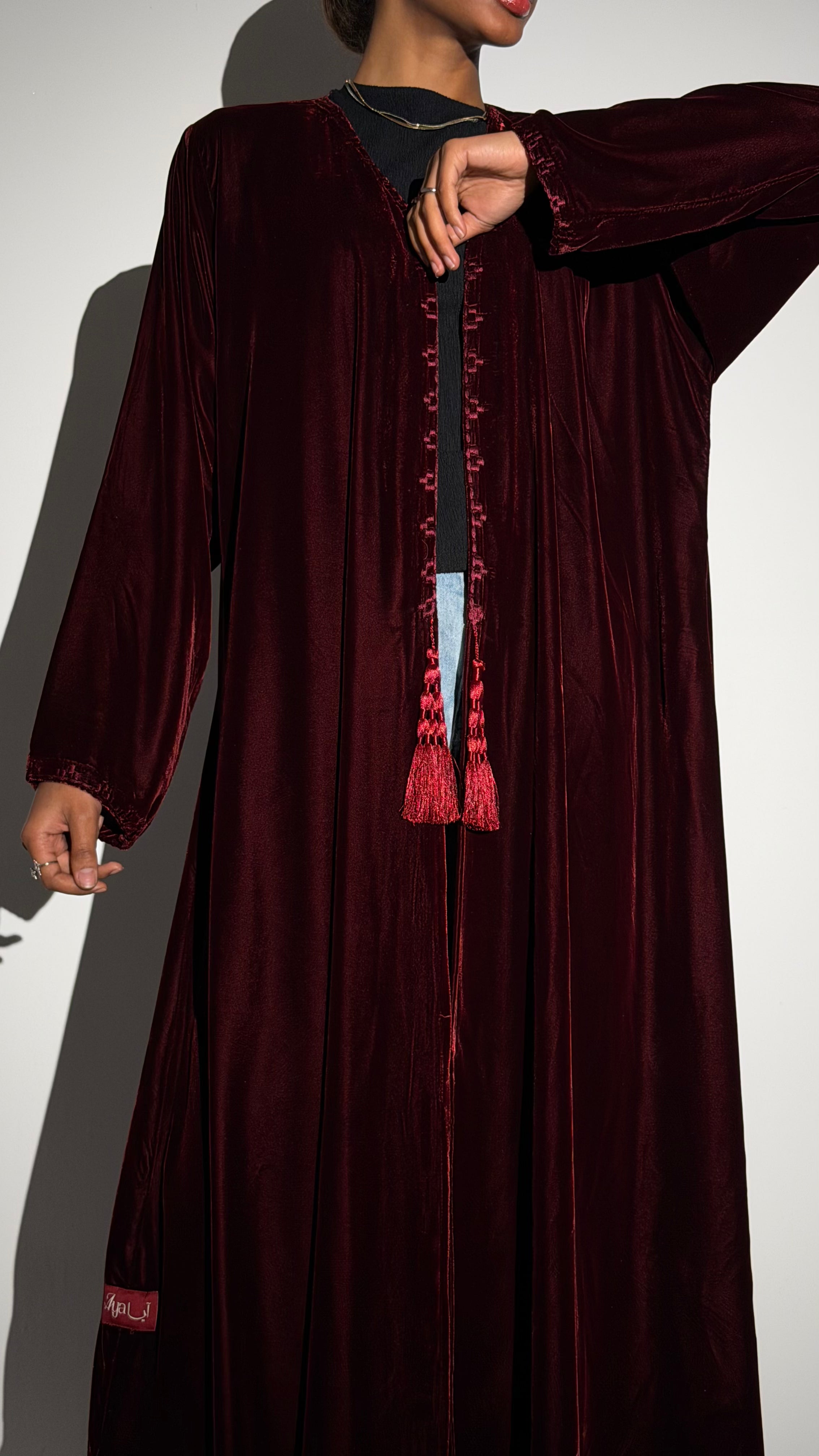 MWT868 - عباية مخمل تطريز