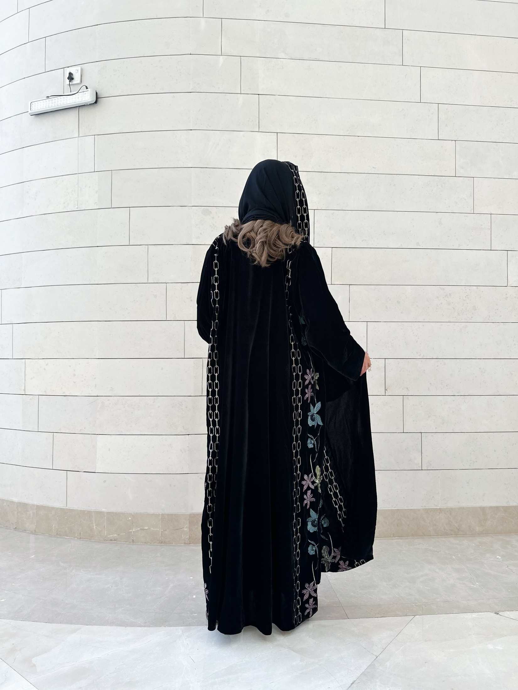MWT550 - عباية مخمل مطرزة - Aya