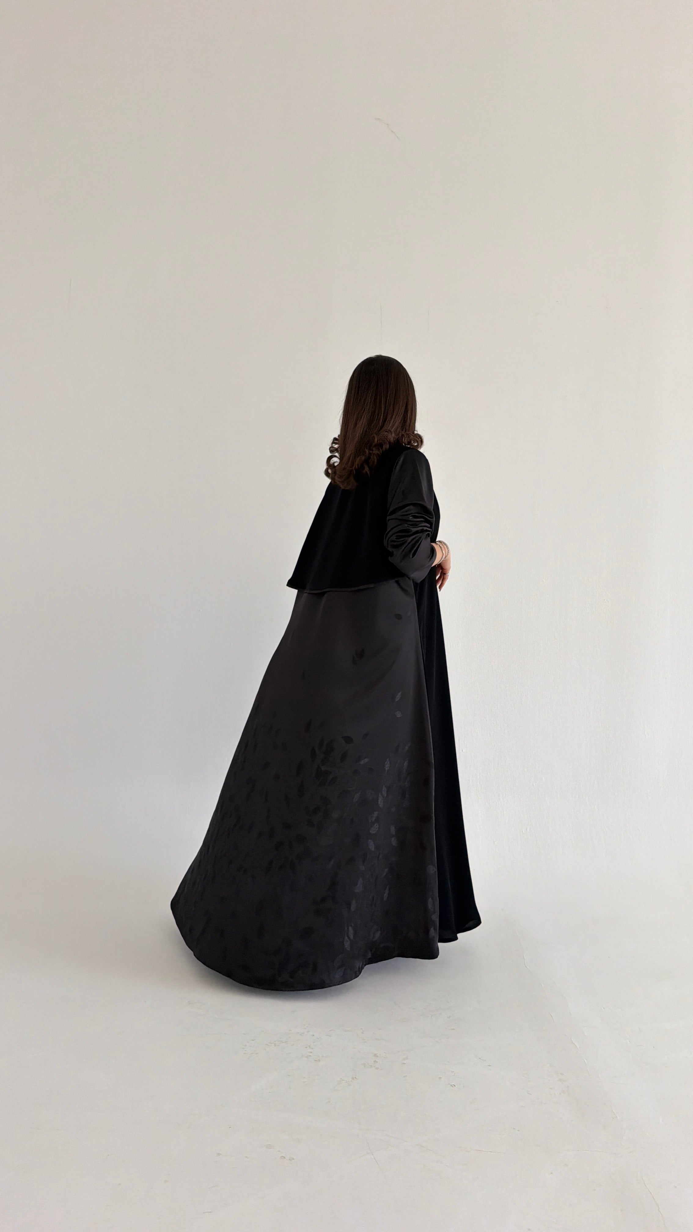 MW2111 - عباية كريب بقصة نص كلوش عصرية - Aya