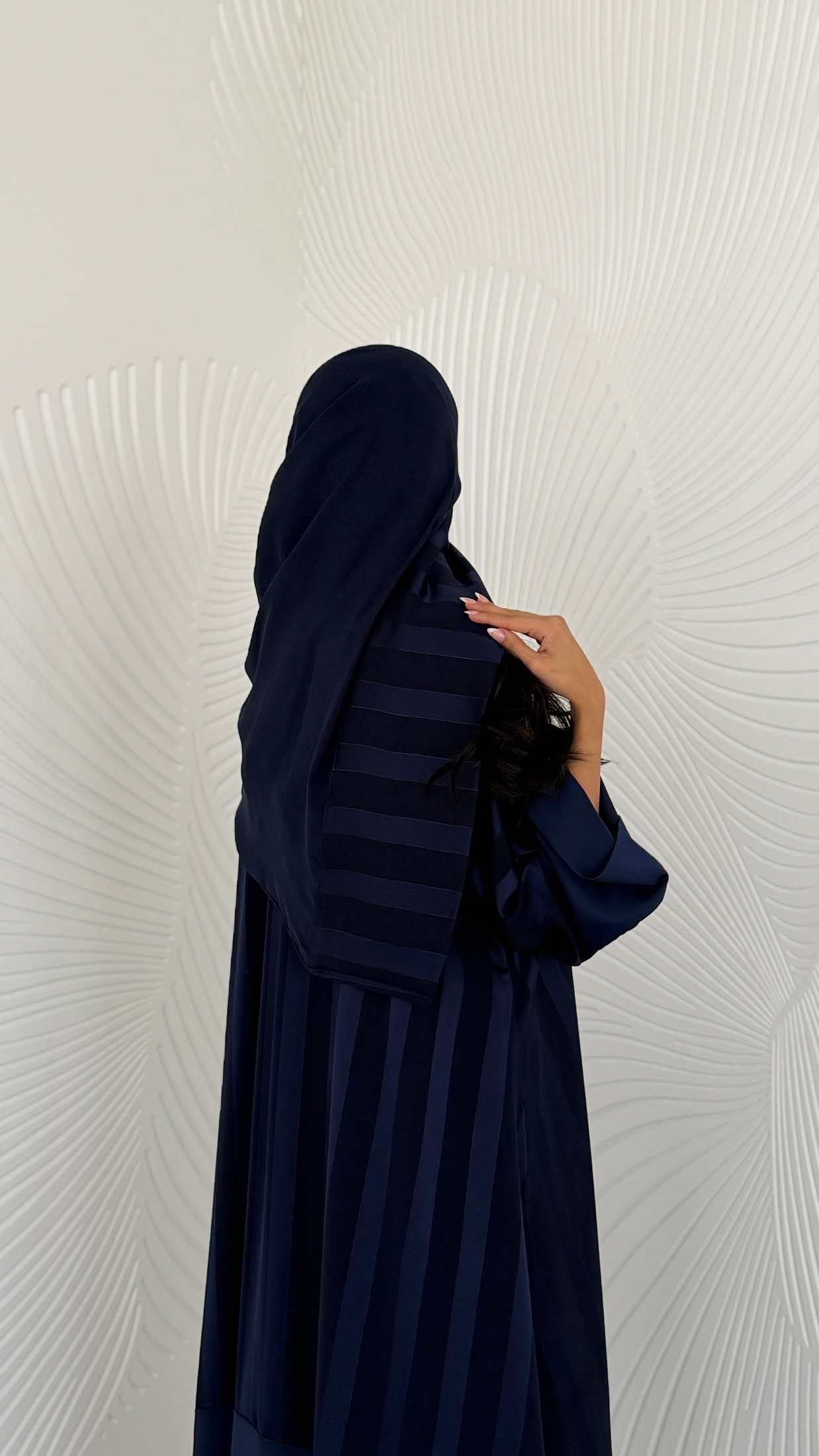 MWT2082 - عباية مقلمة كحلية - Aya