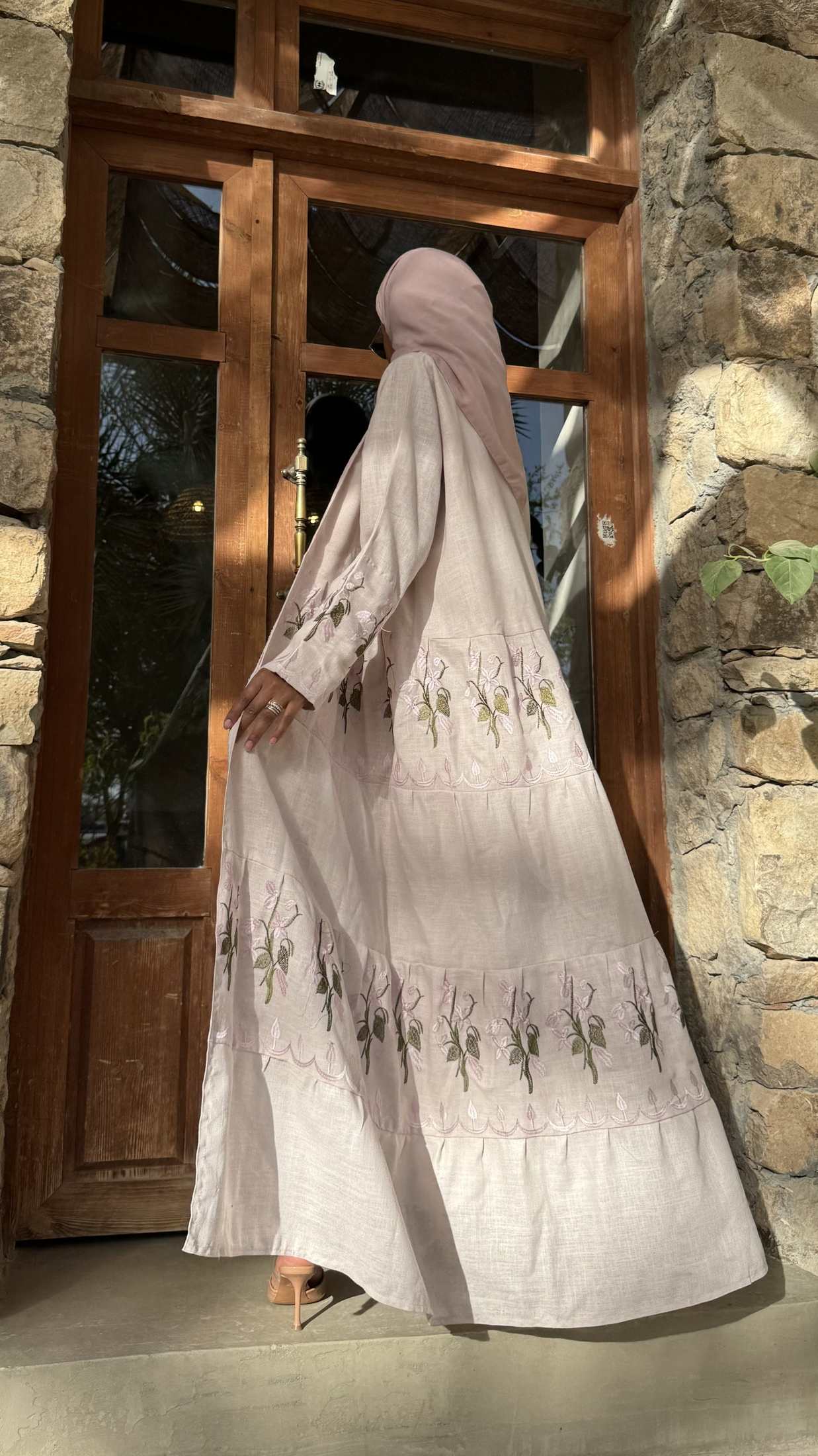 MW1497 - عباية دبل كلوش لنن بيبي بنك | Threads of Roses - Aya