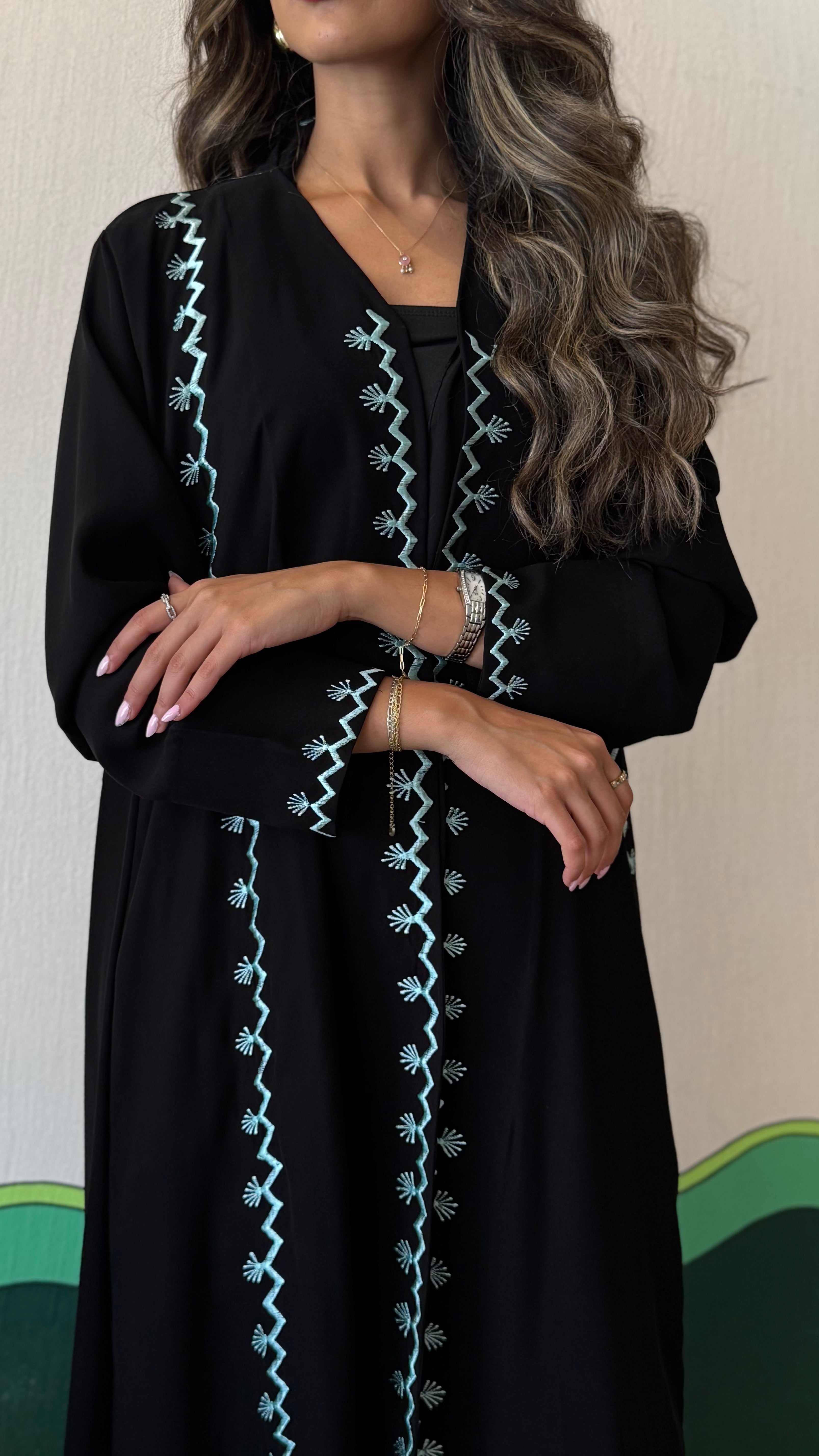 MW645 - Light Crepe Standing with Jacquard Half-Cloche