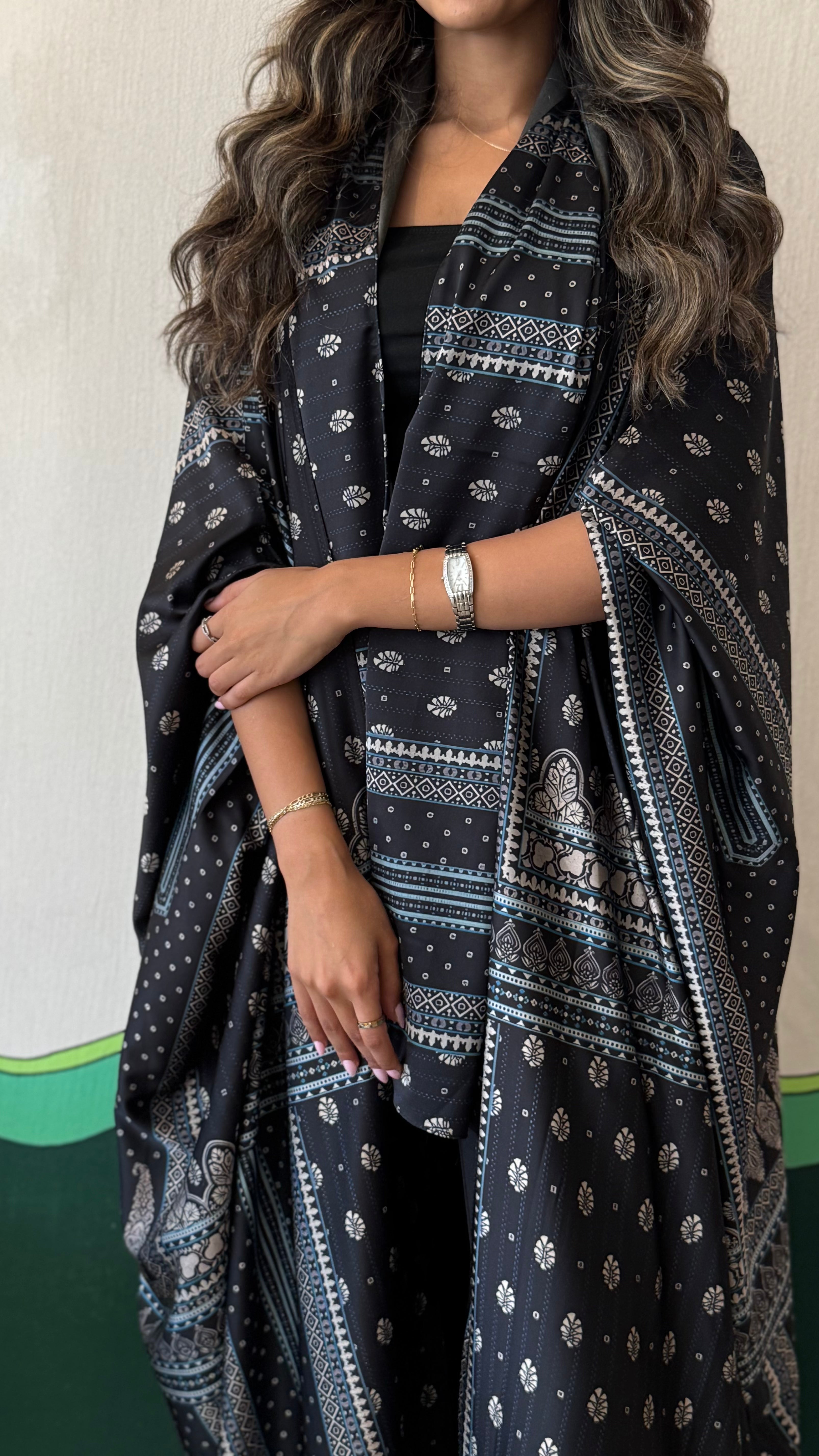 MW645 - Light Crepe Standing with Jacquard Half-Cloche